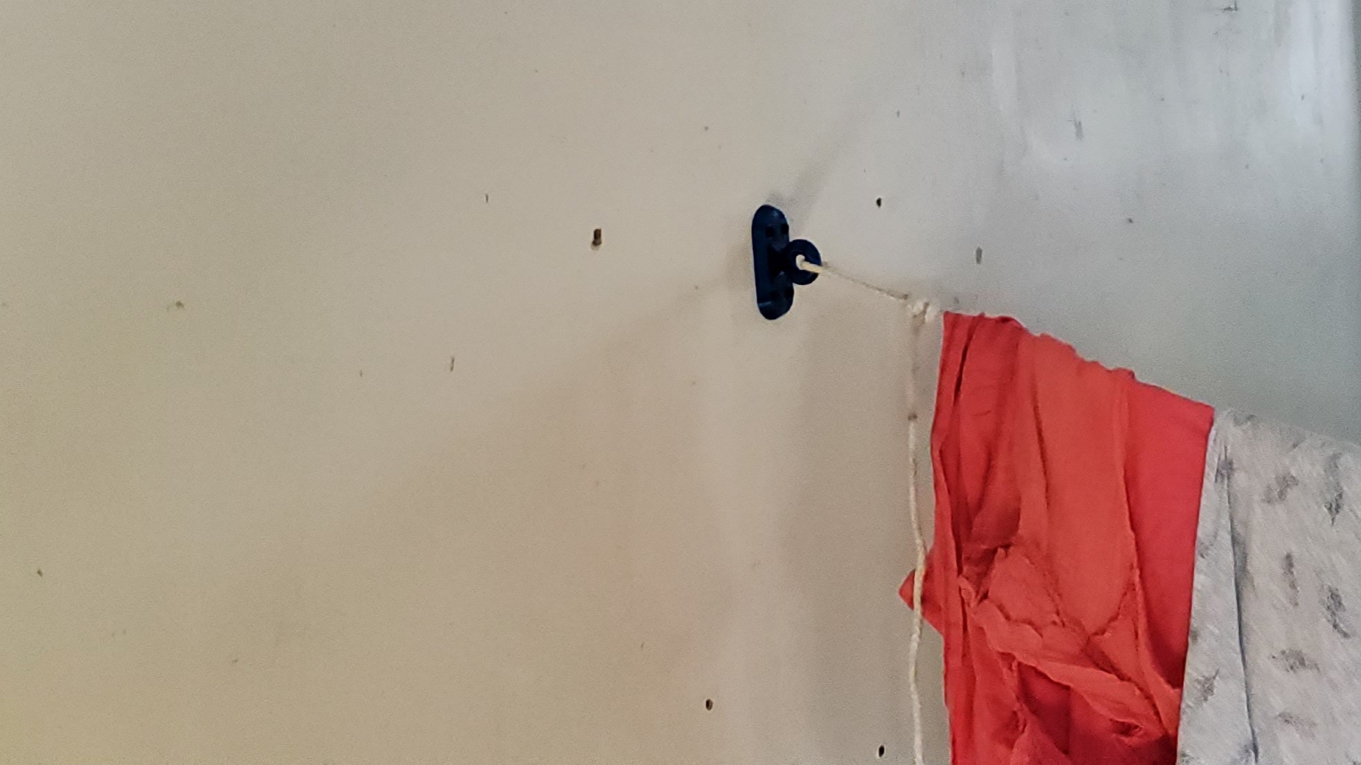 Static Indoor Clothesline Mount — thumbnail 3