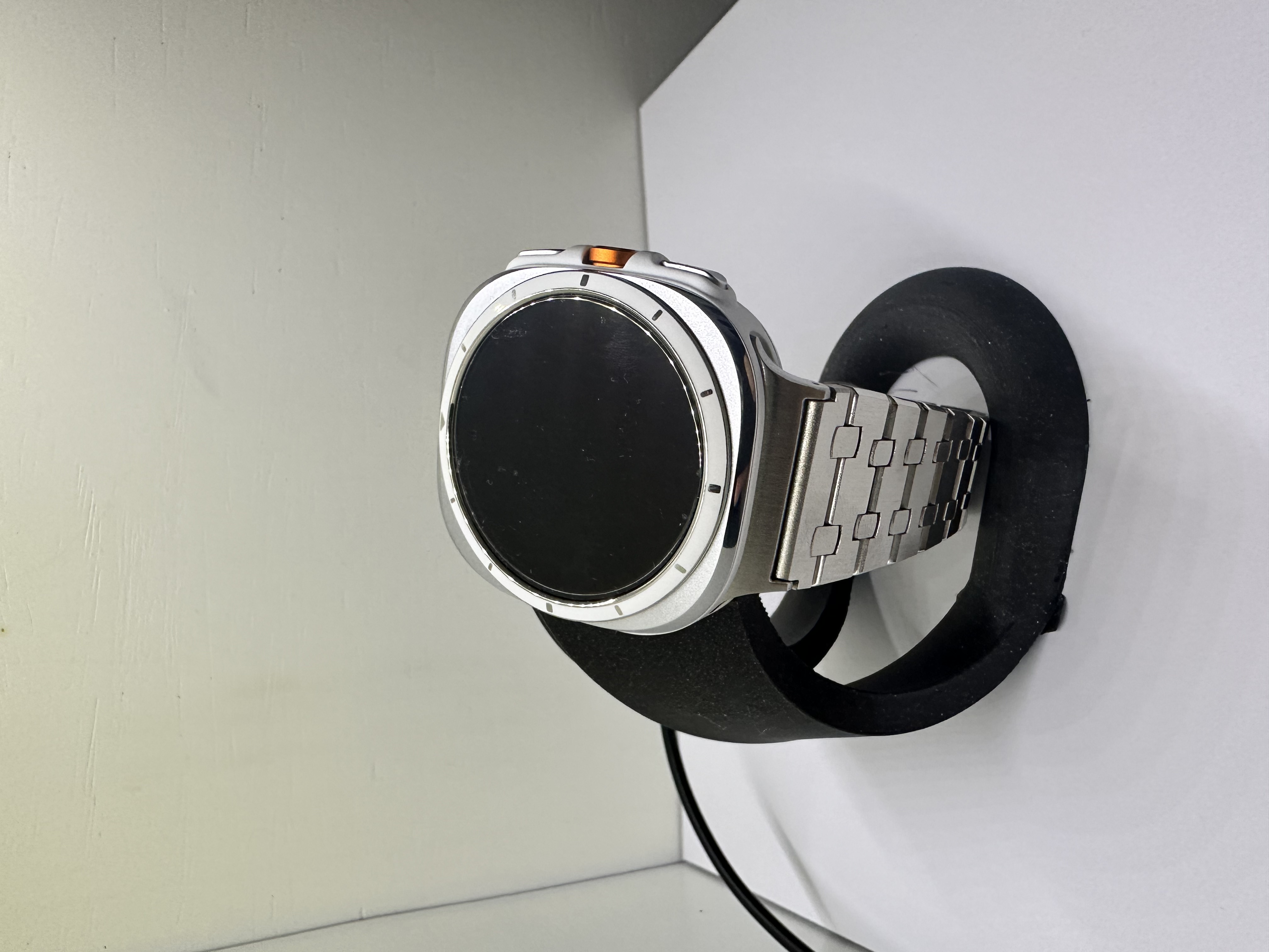 Galaxy Watch Ultra charging stand