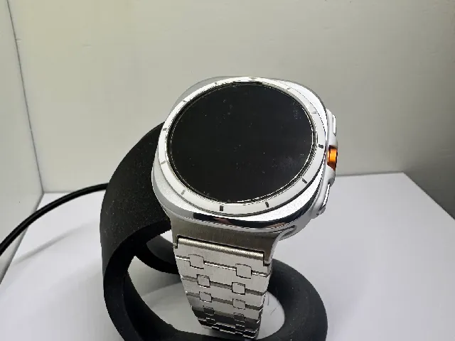 Galaxy Watch Ultra charging stand