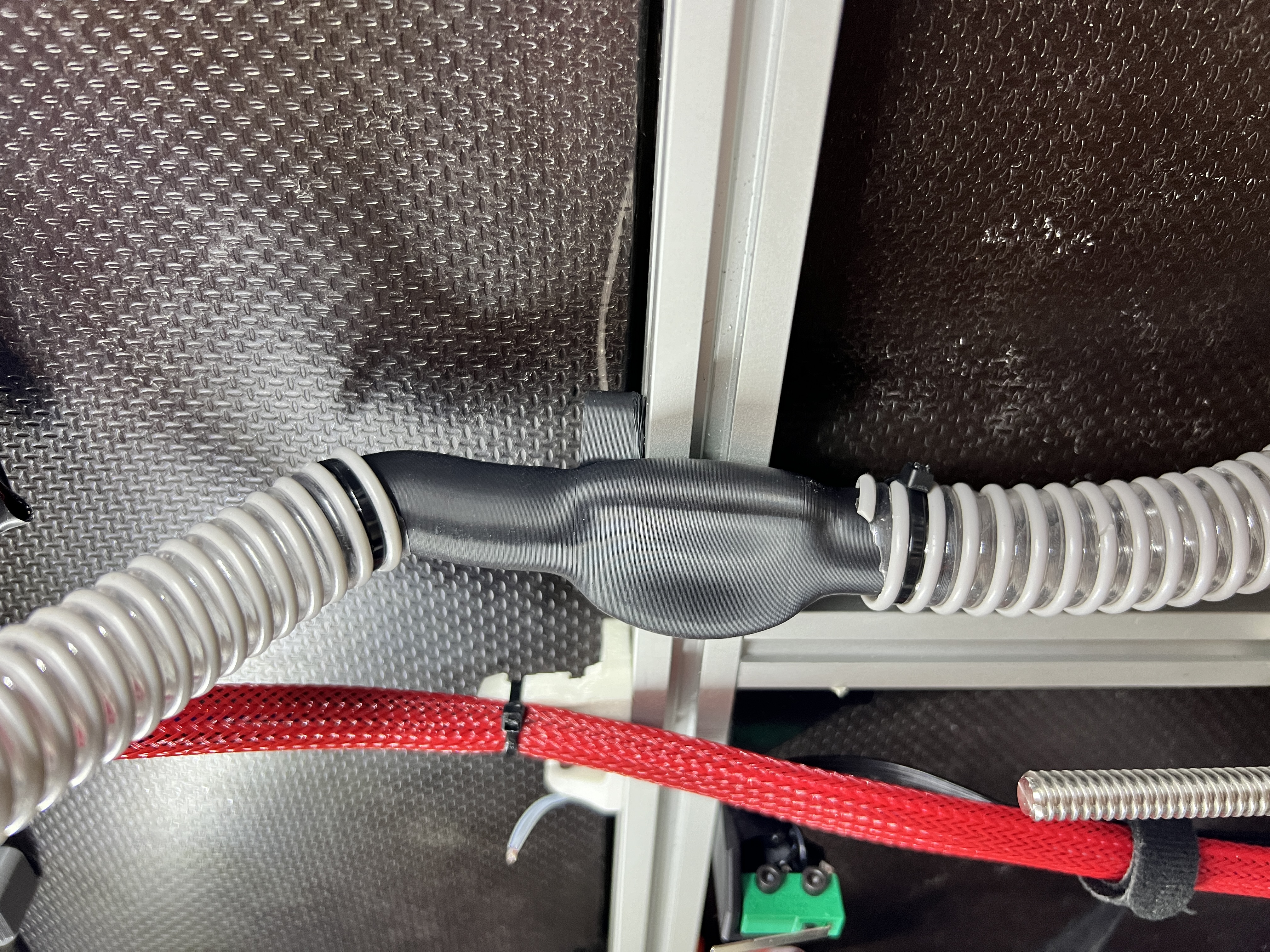 CPAP hose bridge for 22OD/18ID hose