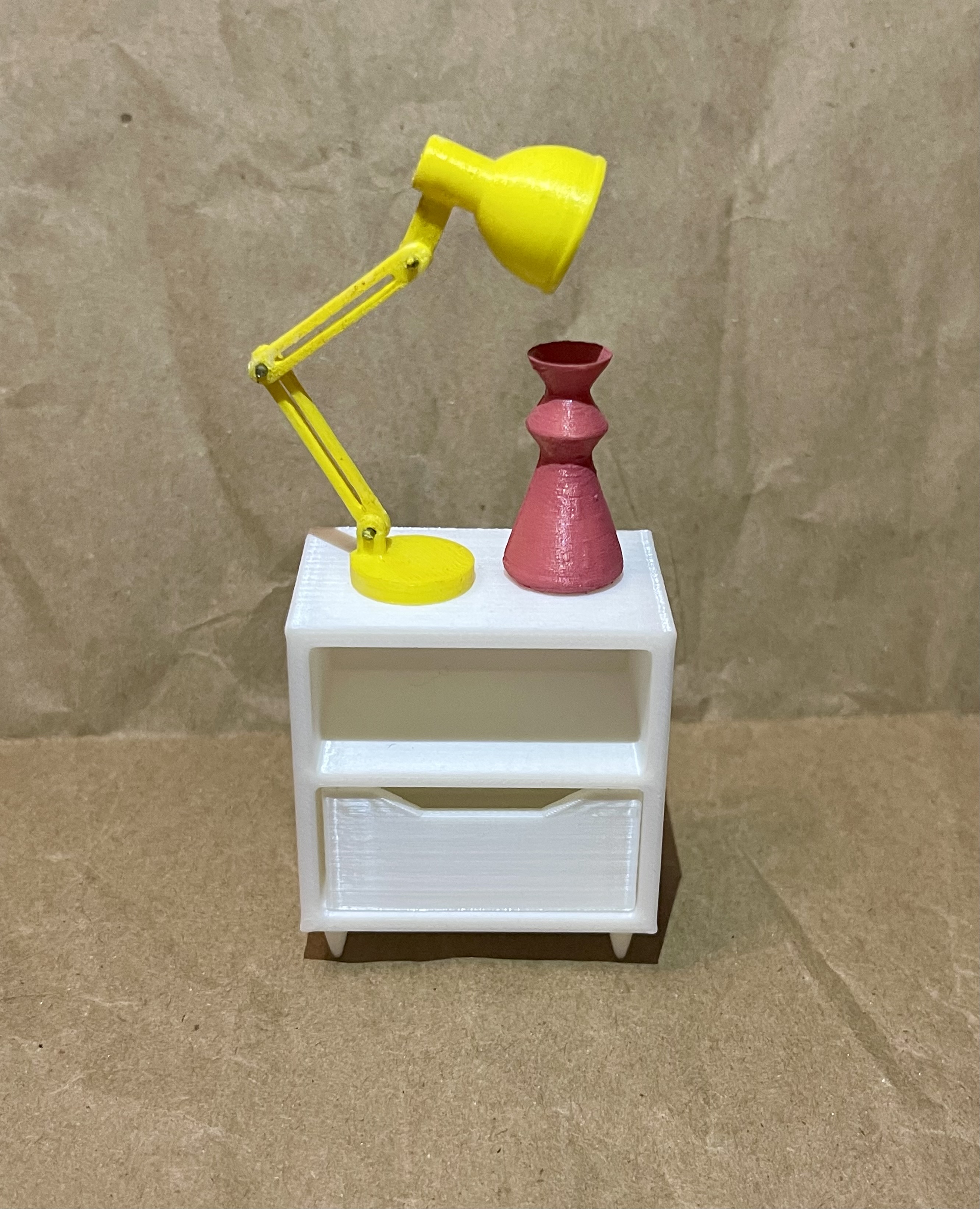 Bedside table for dolls — miniatura 3