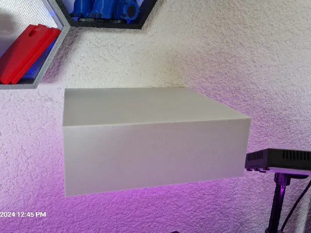 Regal mit Stauraum im inneren