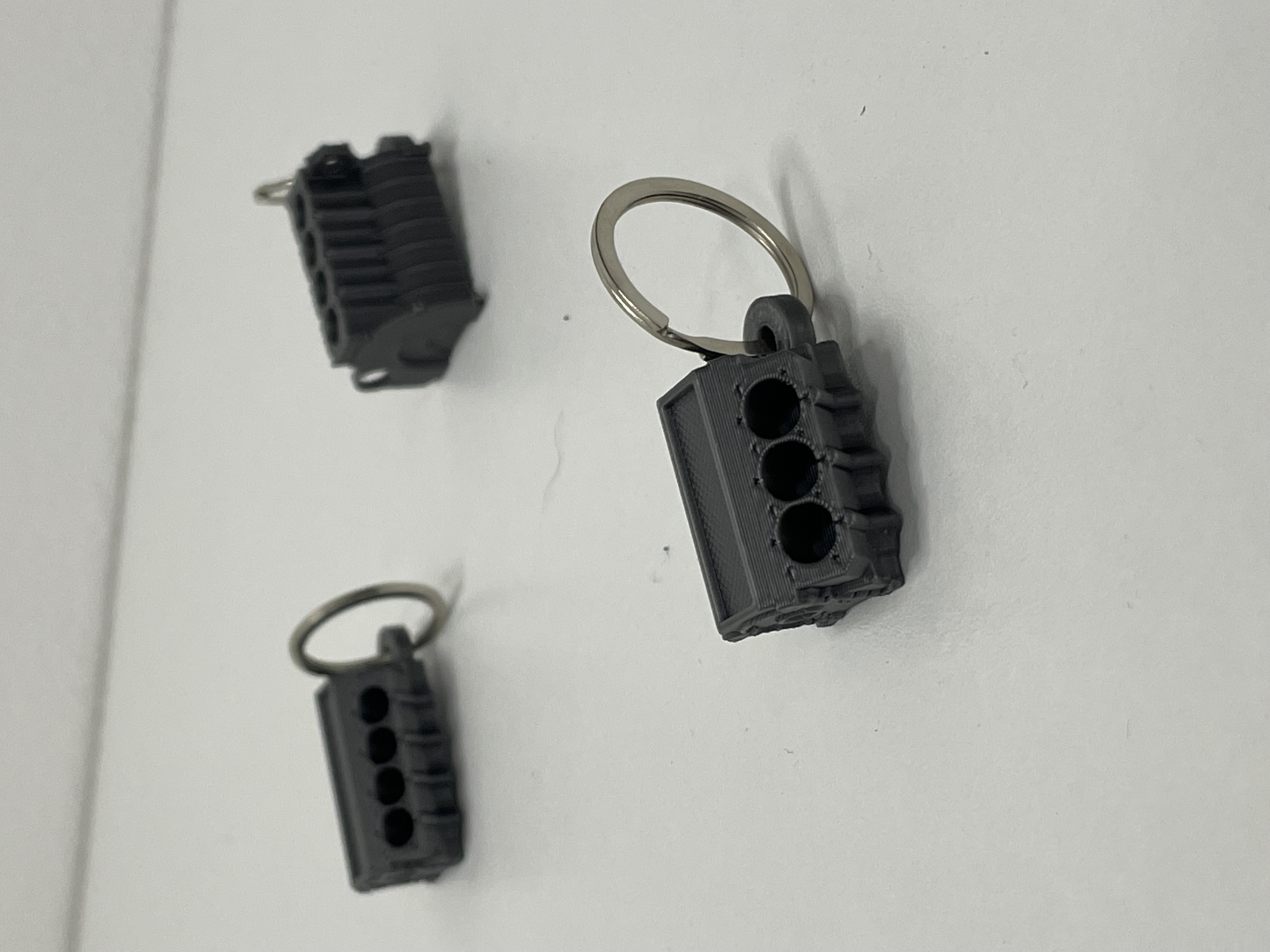 Miniatura 2 do modelo 3D Engine block V6 keychain