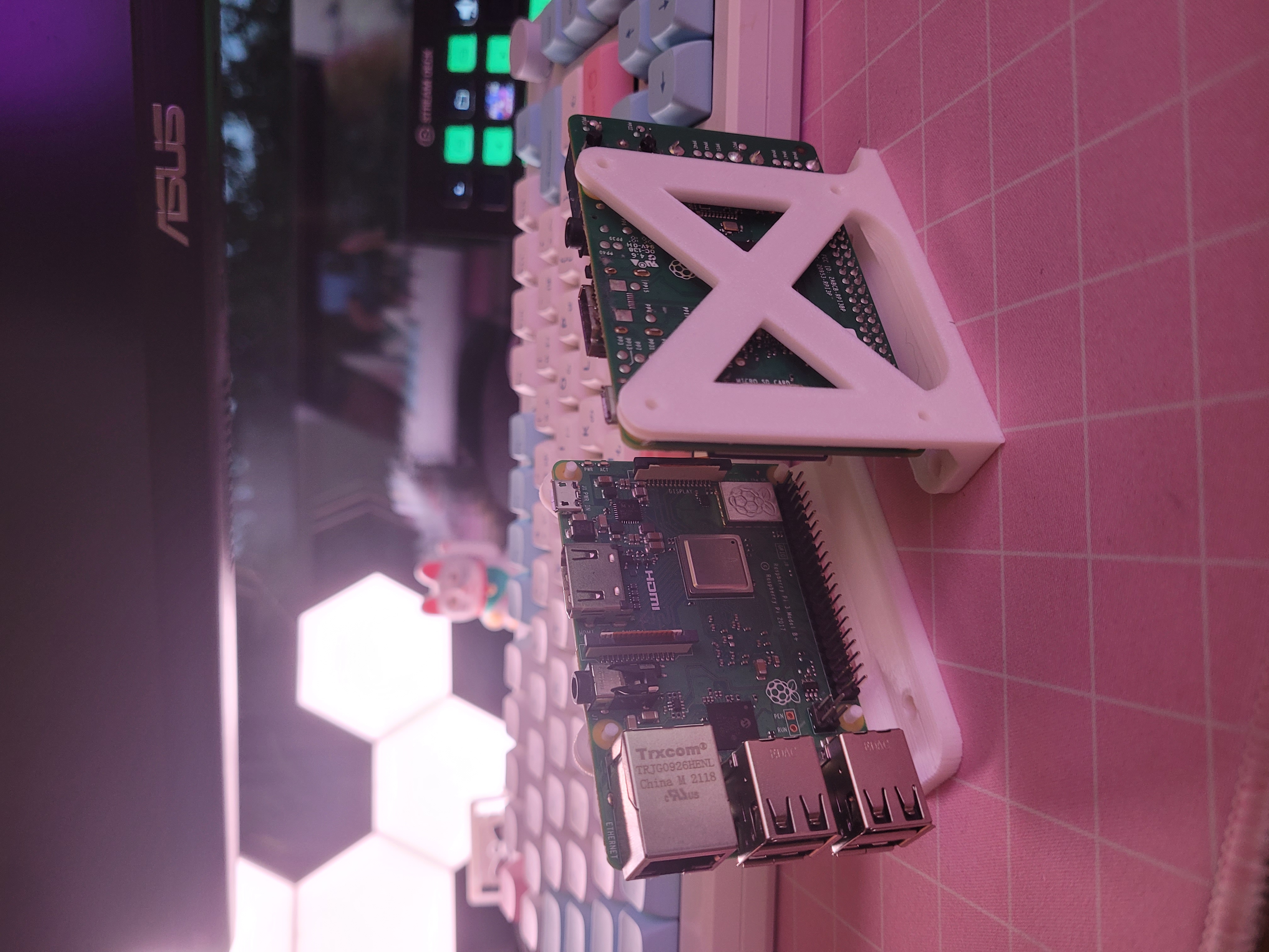 Vertical Screw-less Pi Mount