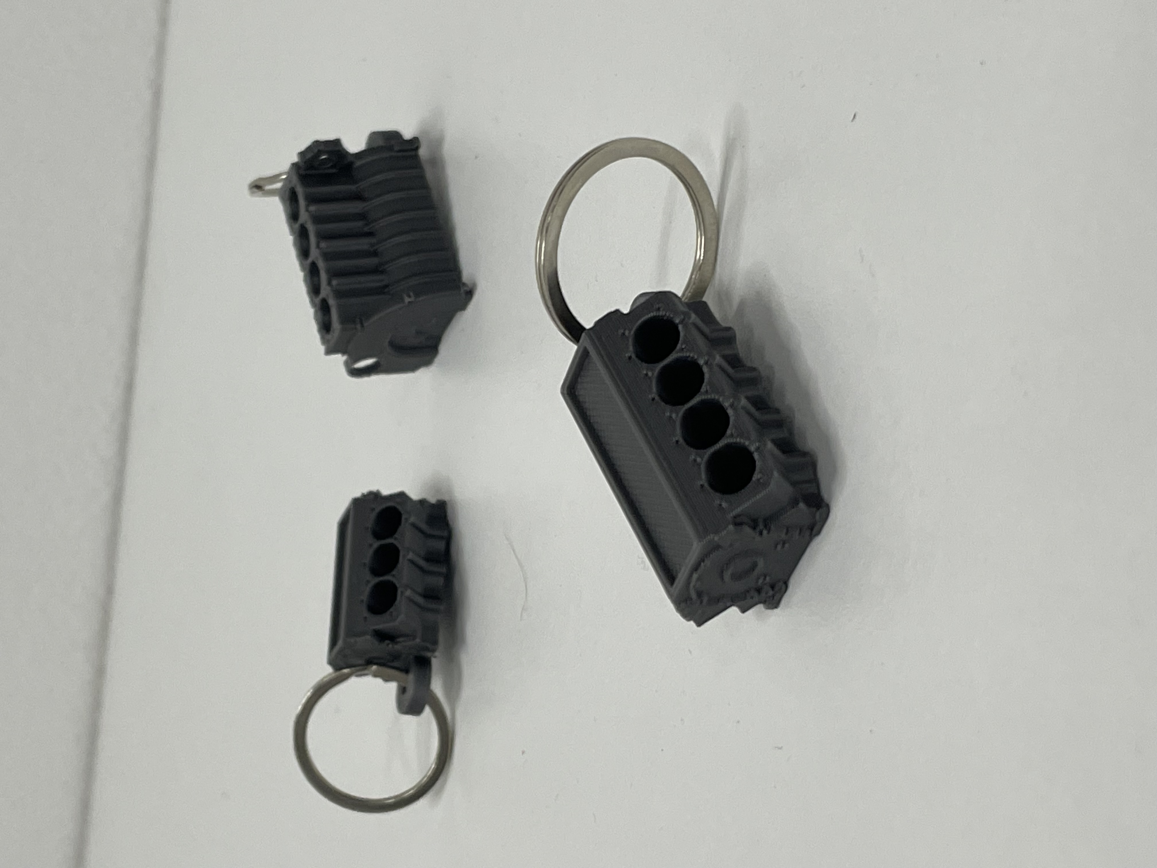 Miniatura 2 do modelo 3D Engine block V8 keychain