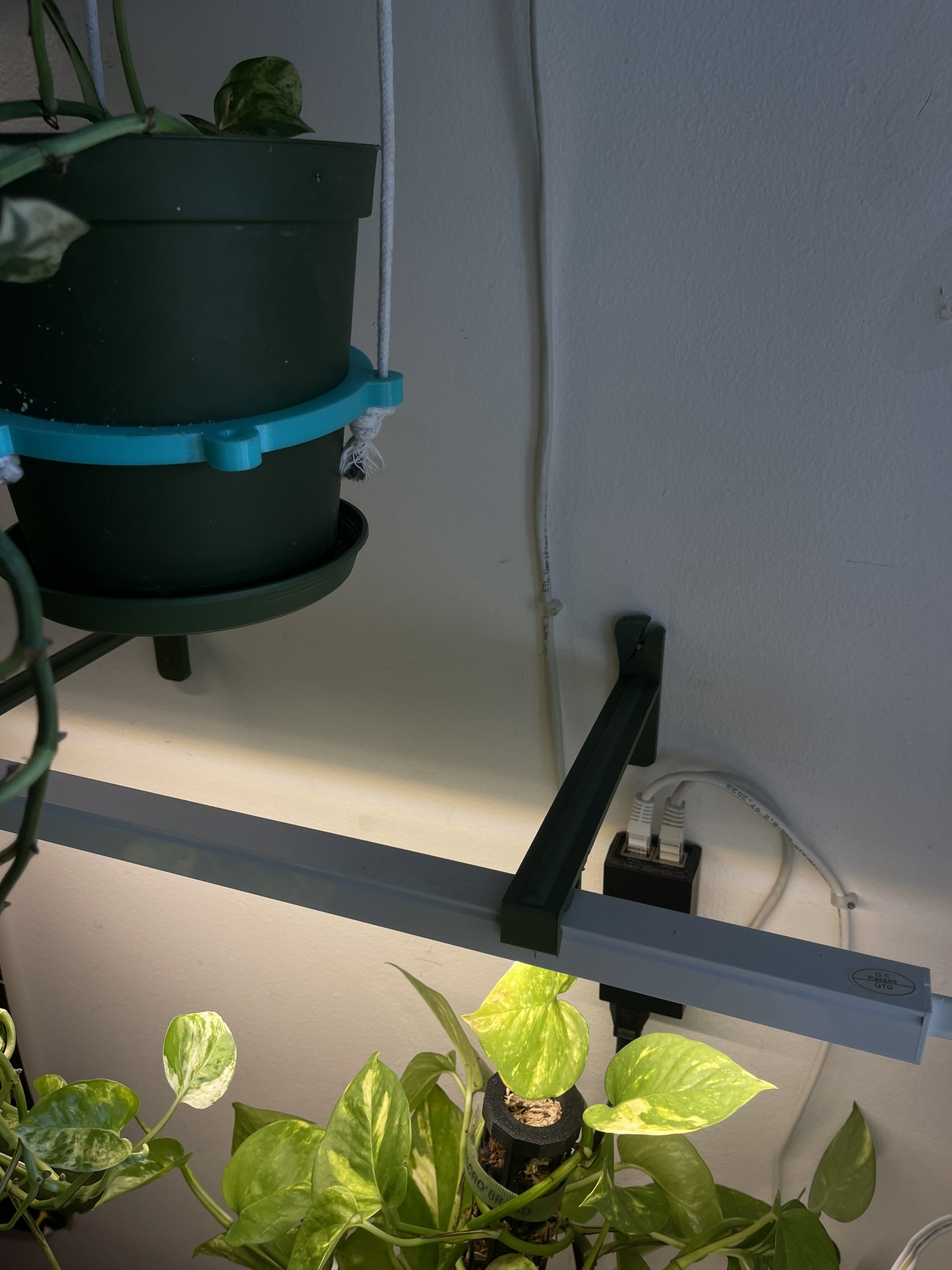 T5/grow light hanger by Ali Download free STL model