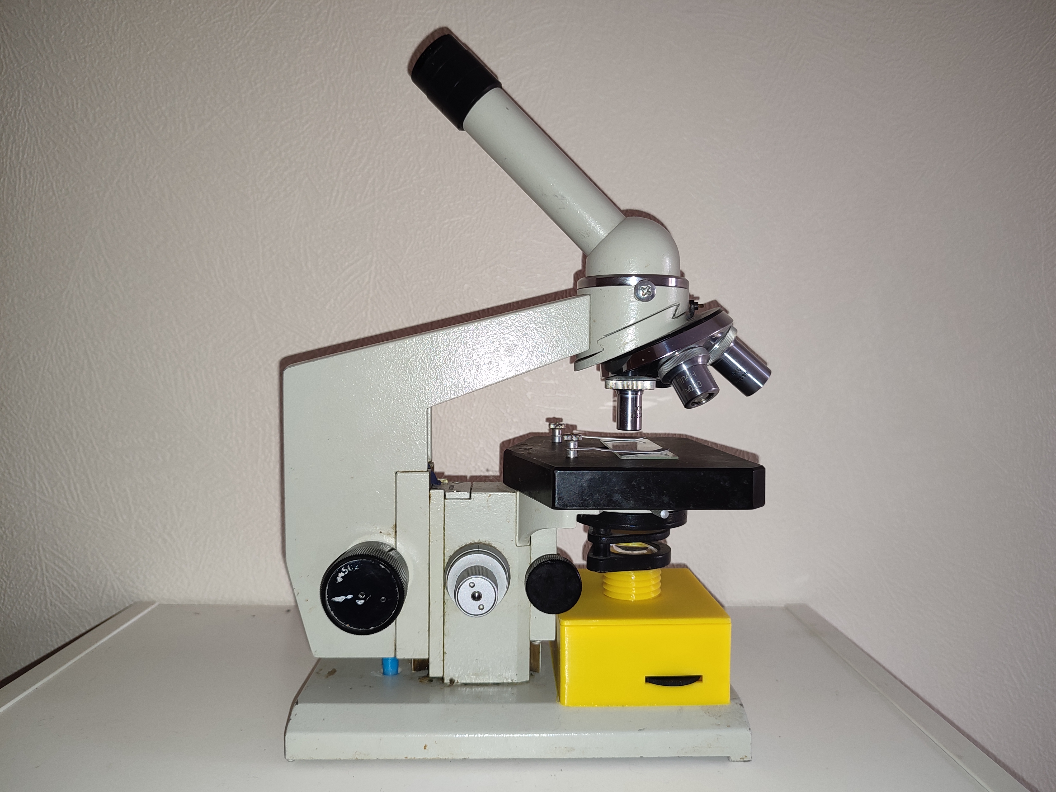 Illuminator for microscope