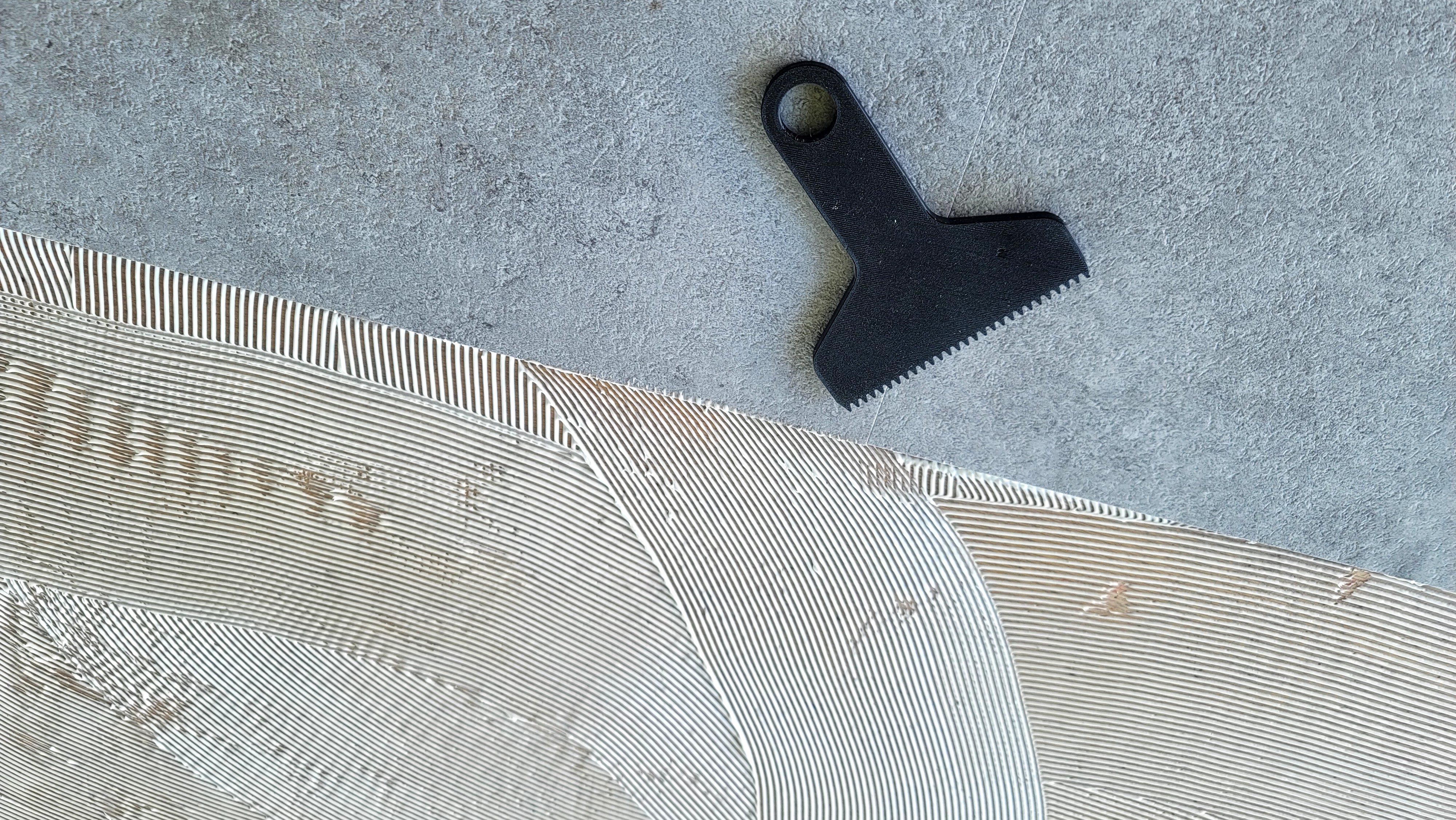 Notched trowel