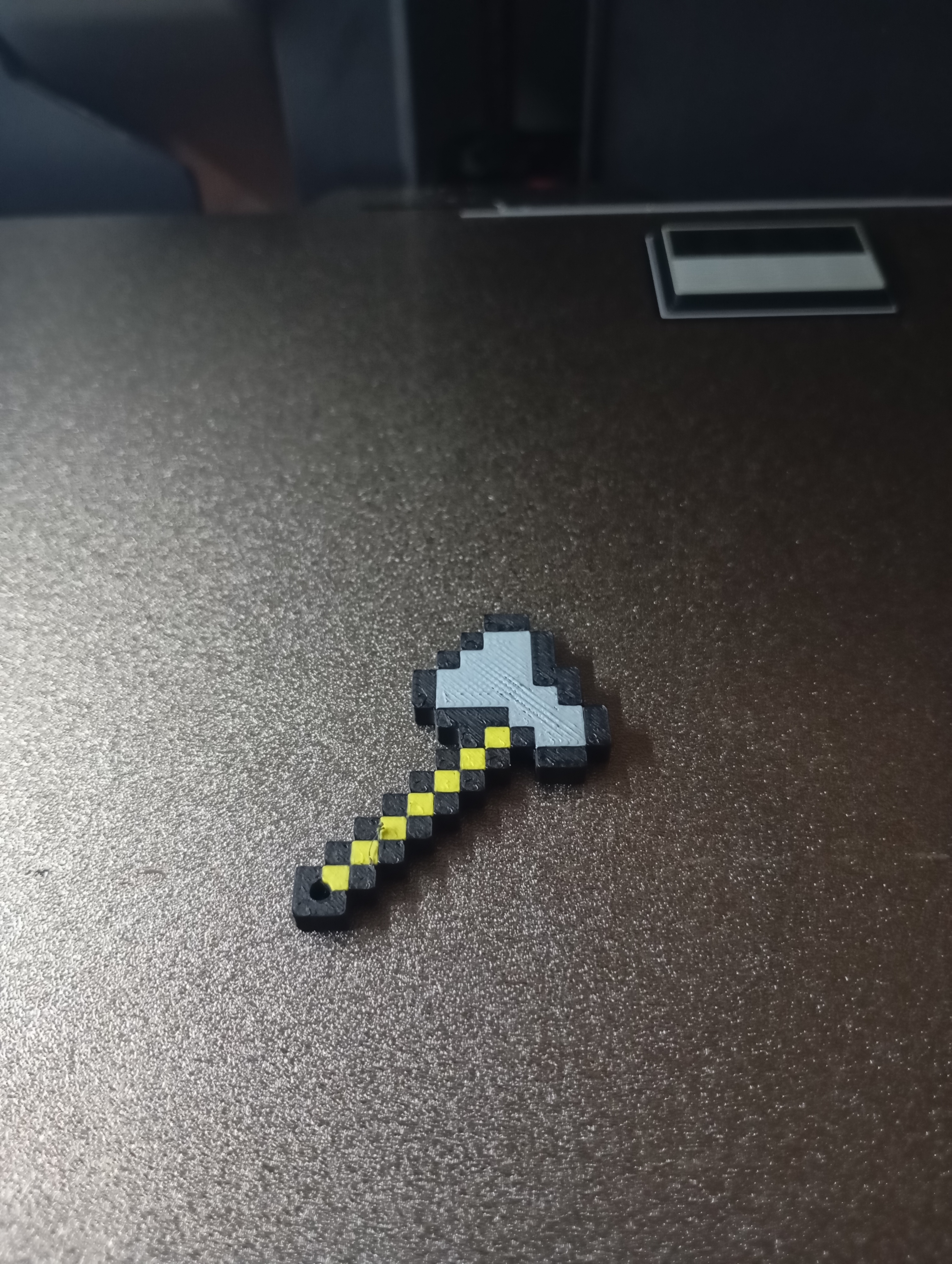 Miniatura 5 do modelo 3D minecraft diamond axe  keychain