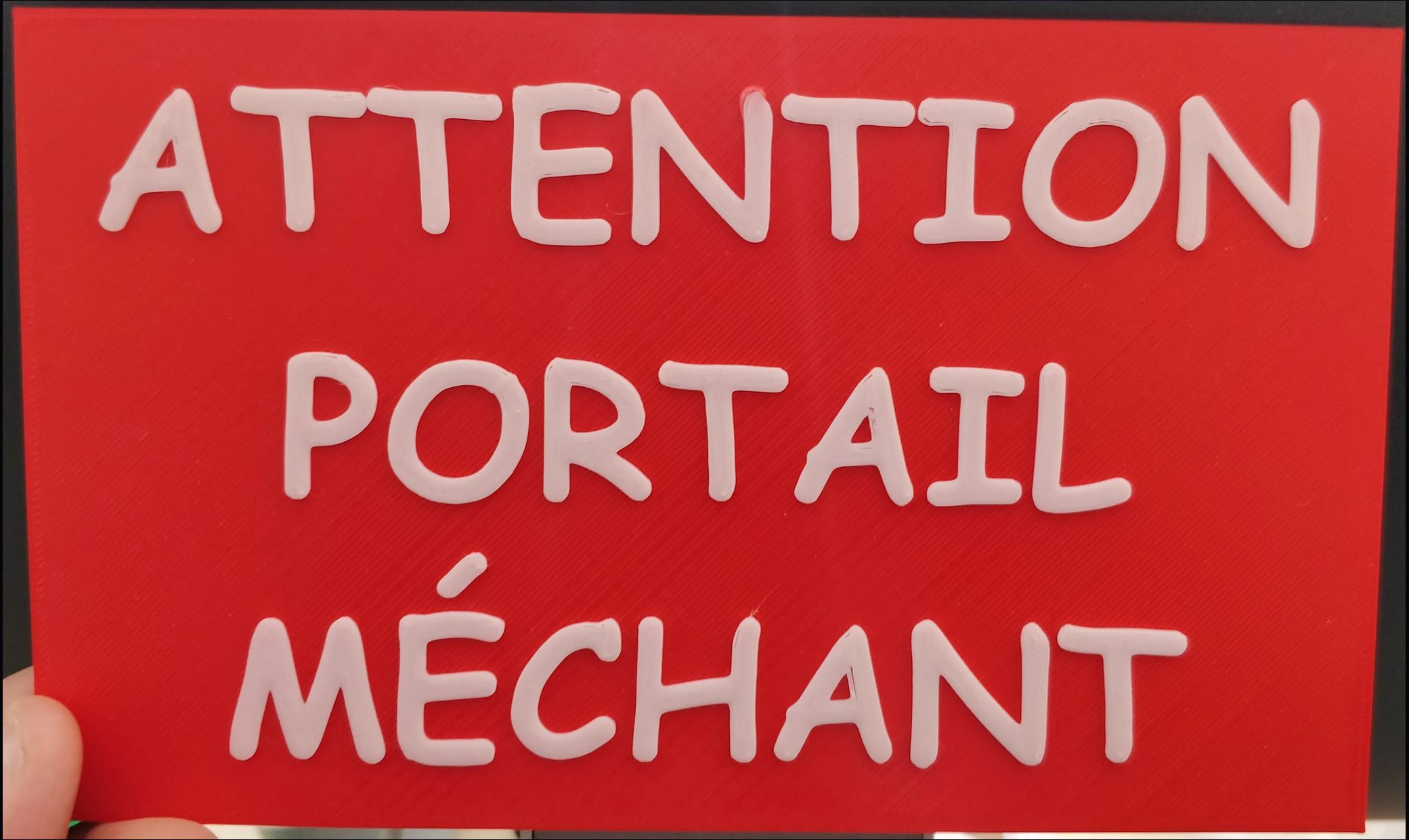 Plaquette "Attention portail méchant"