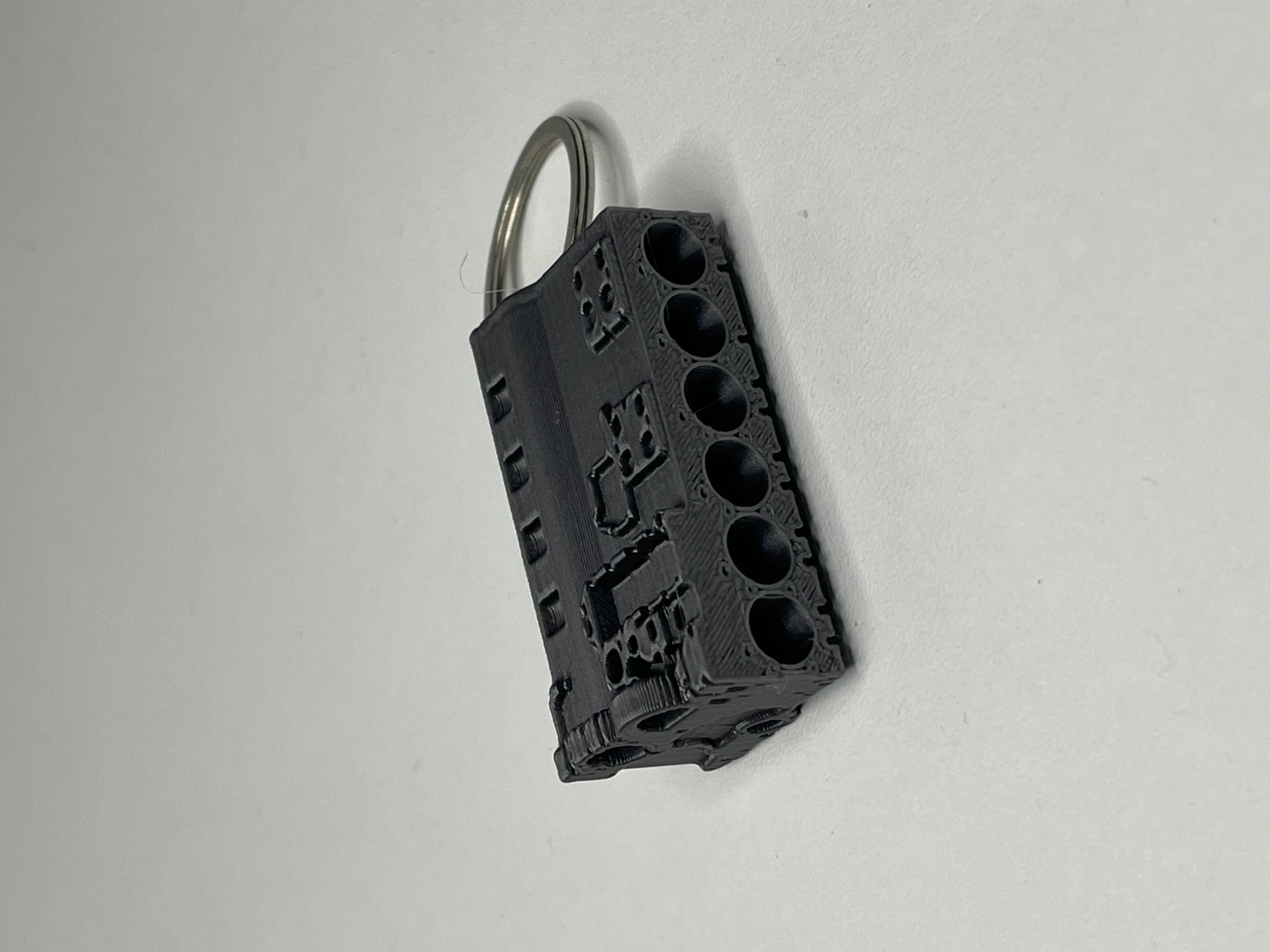 Miniatura 3 do modelo 3D Engine Block Keychain 6 cylinder