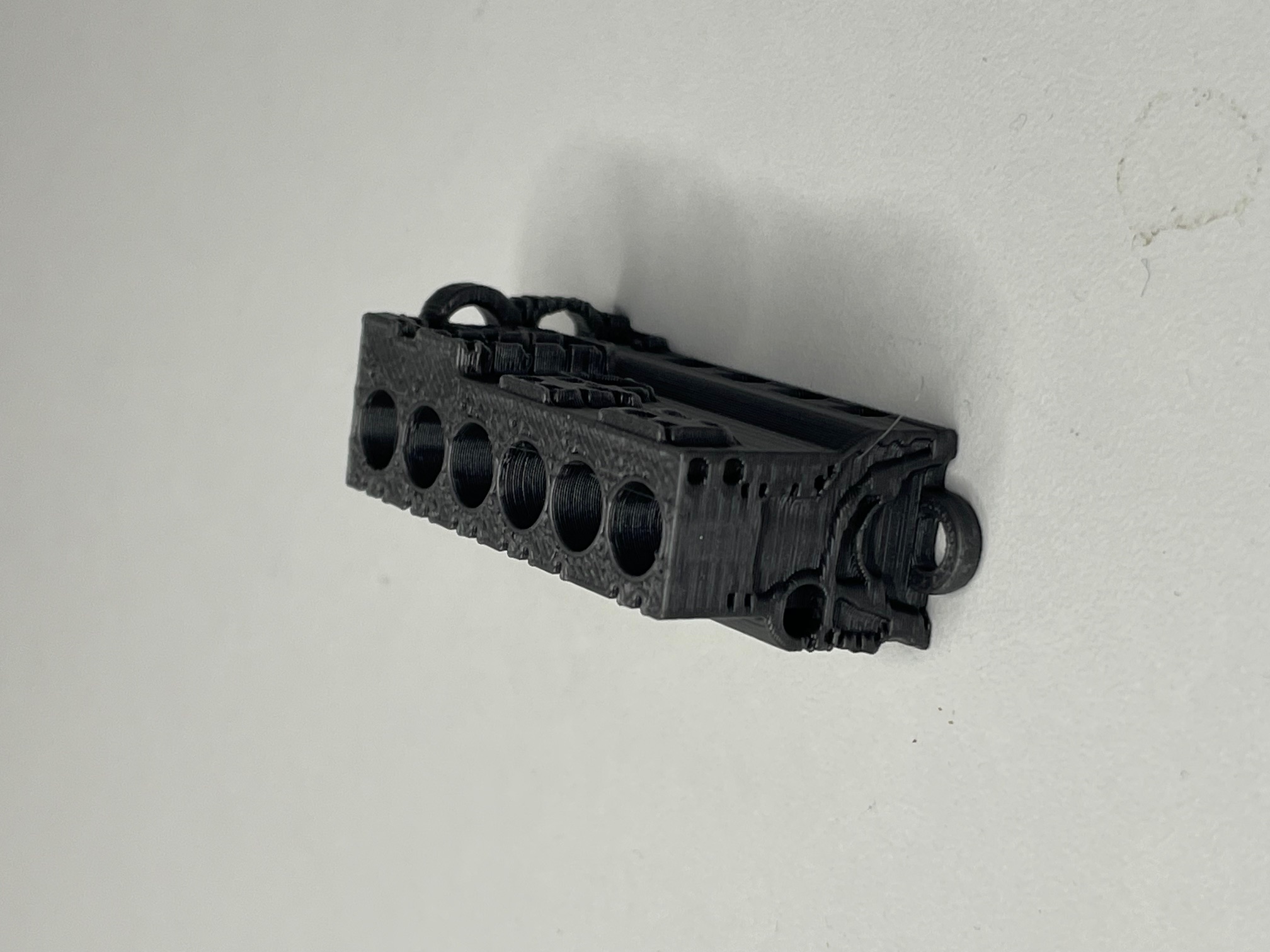 Miniatura 4 do modelo 3D Engine Block Keychain 6 cylinder