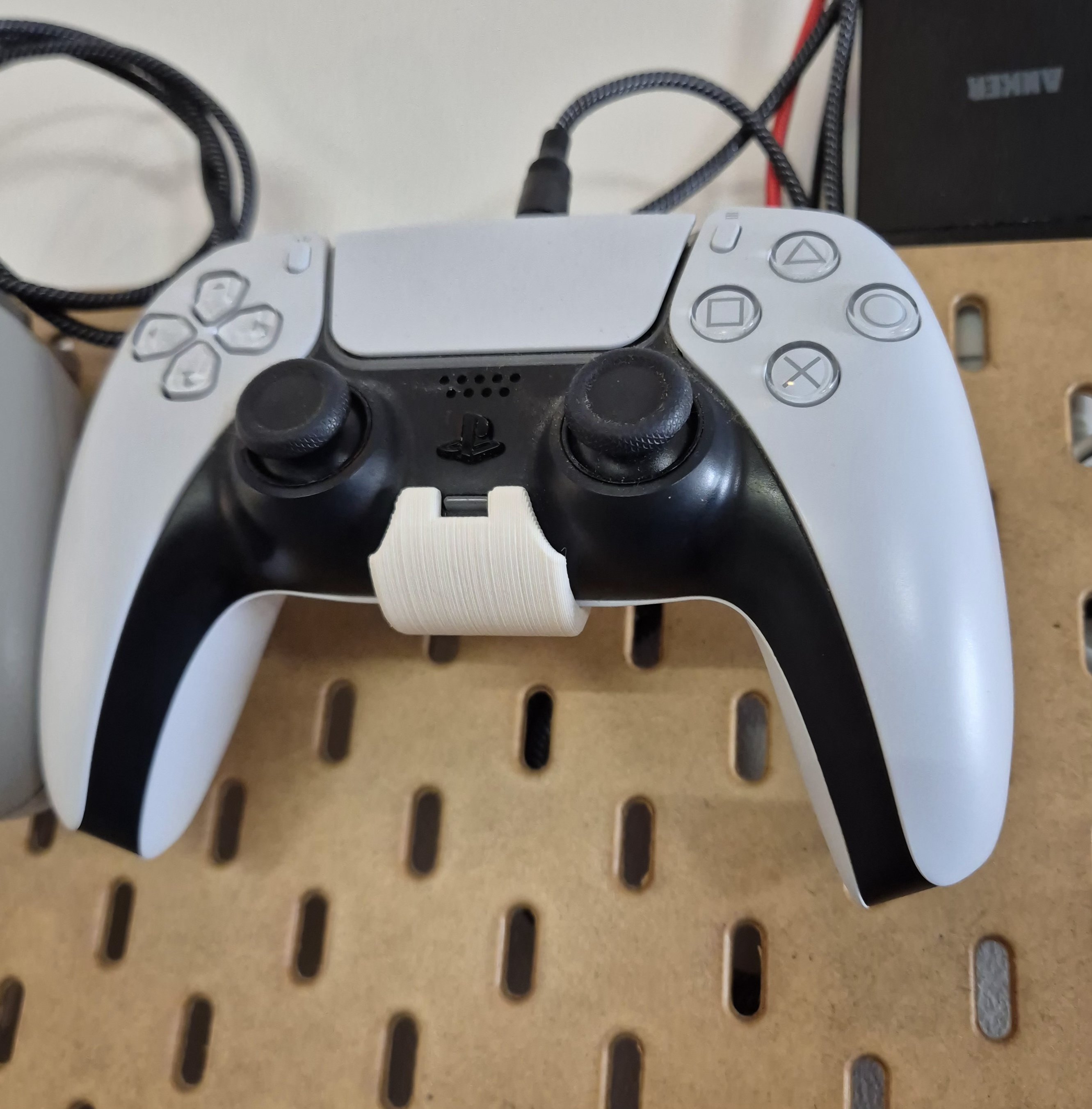 Skadis PS5 Dualsense controller holder