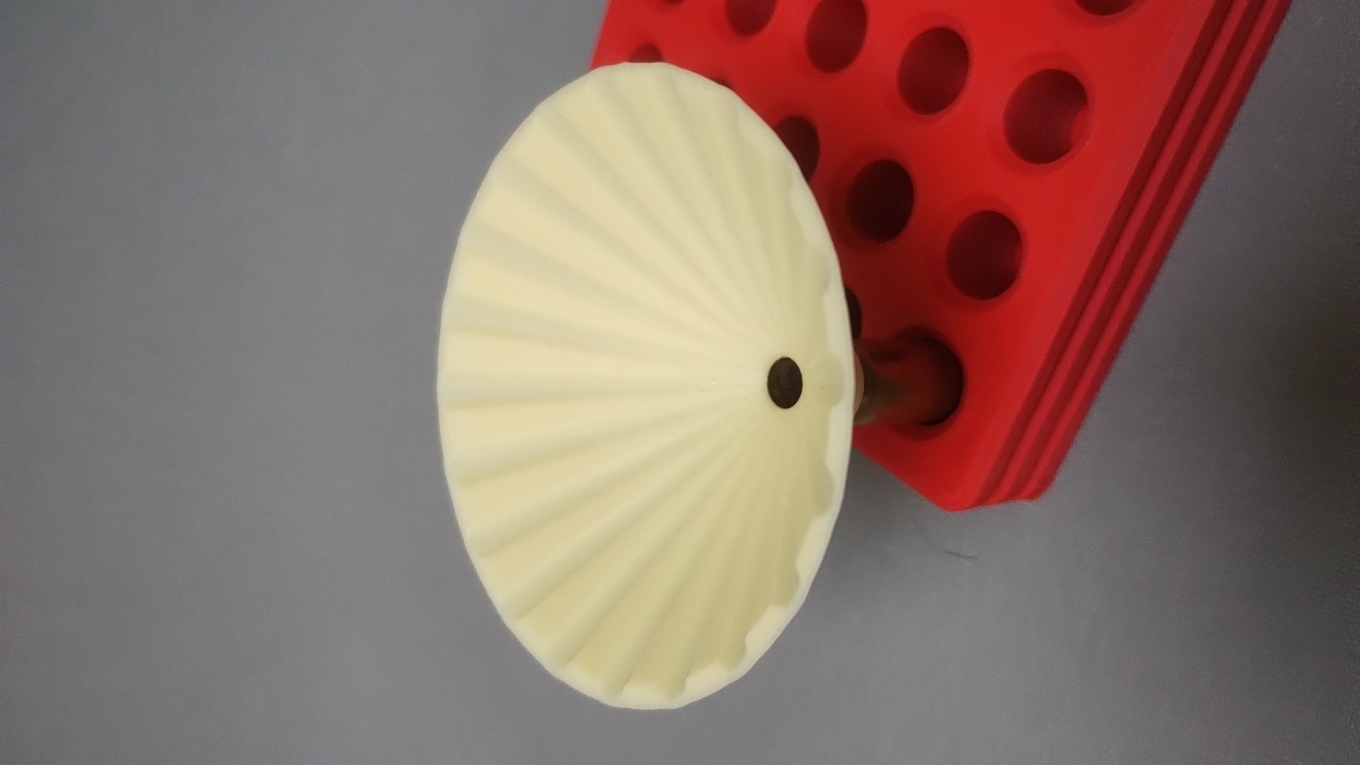 Fluted powder funnels