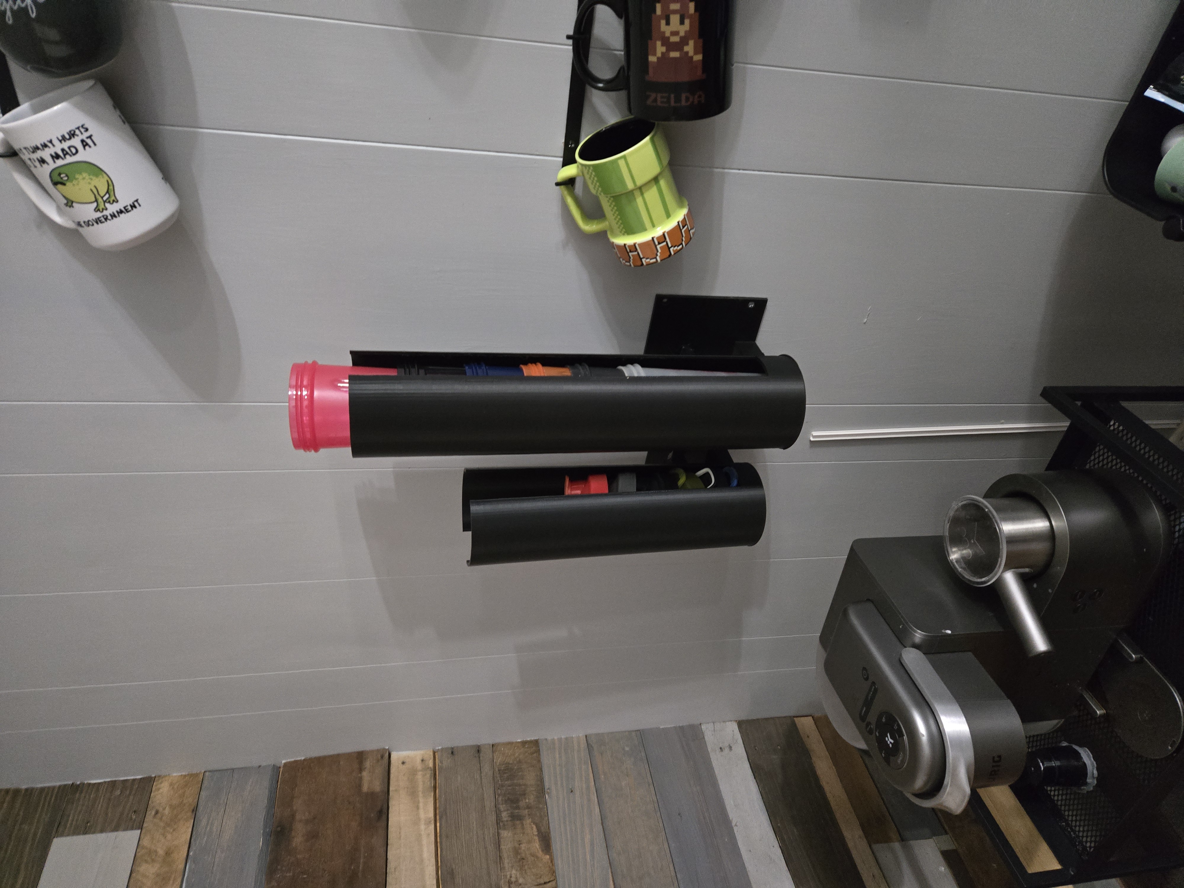 Wall mountable Blender Bottle/lid holder