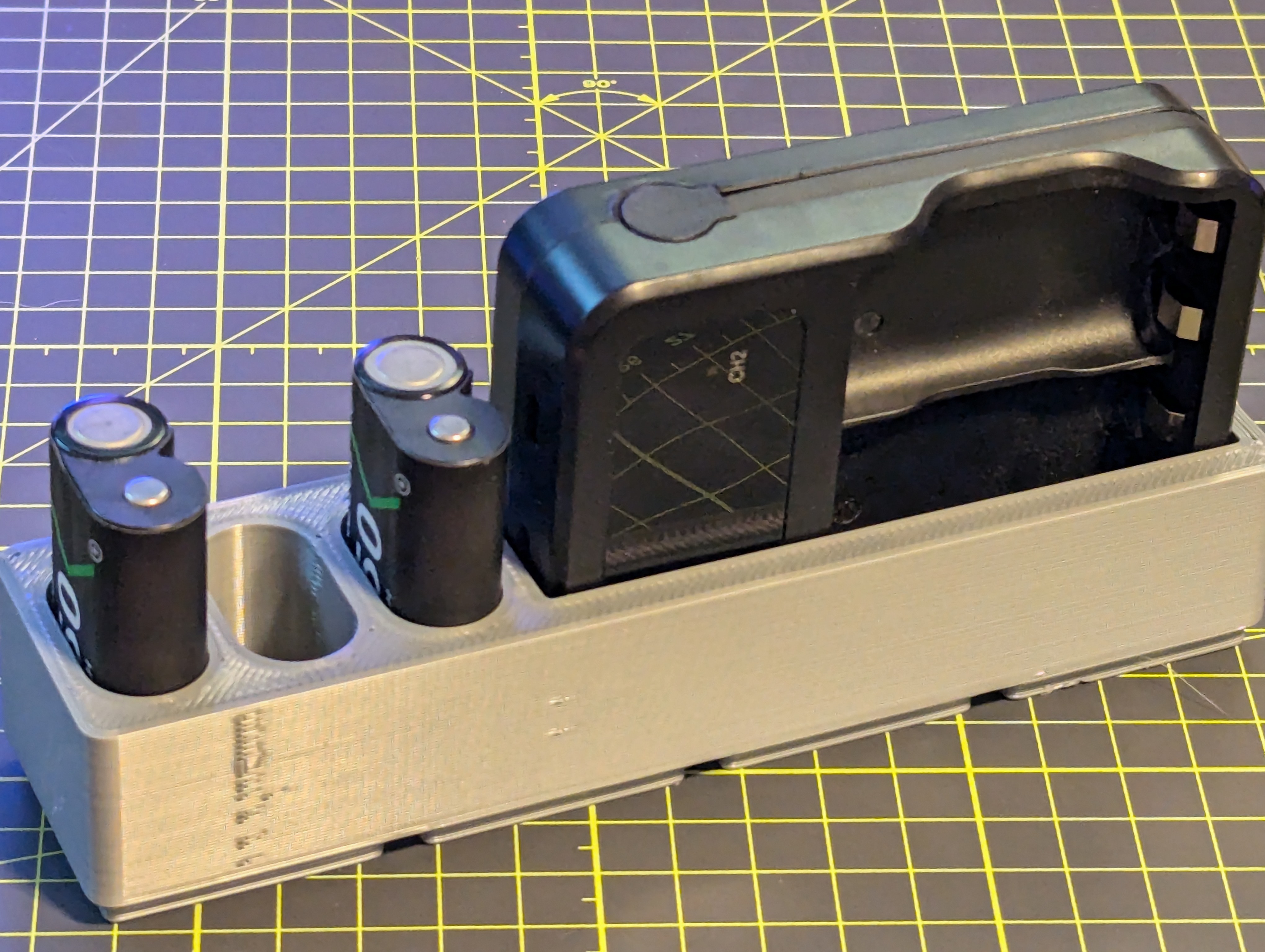 Gridfinity Xbox One holder for rechargeable batteries and charger