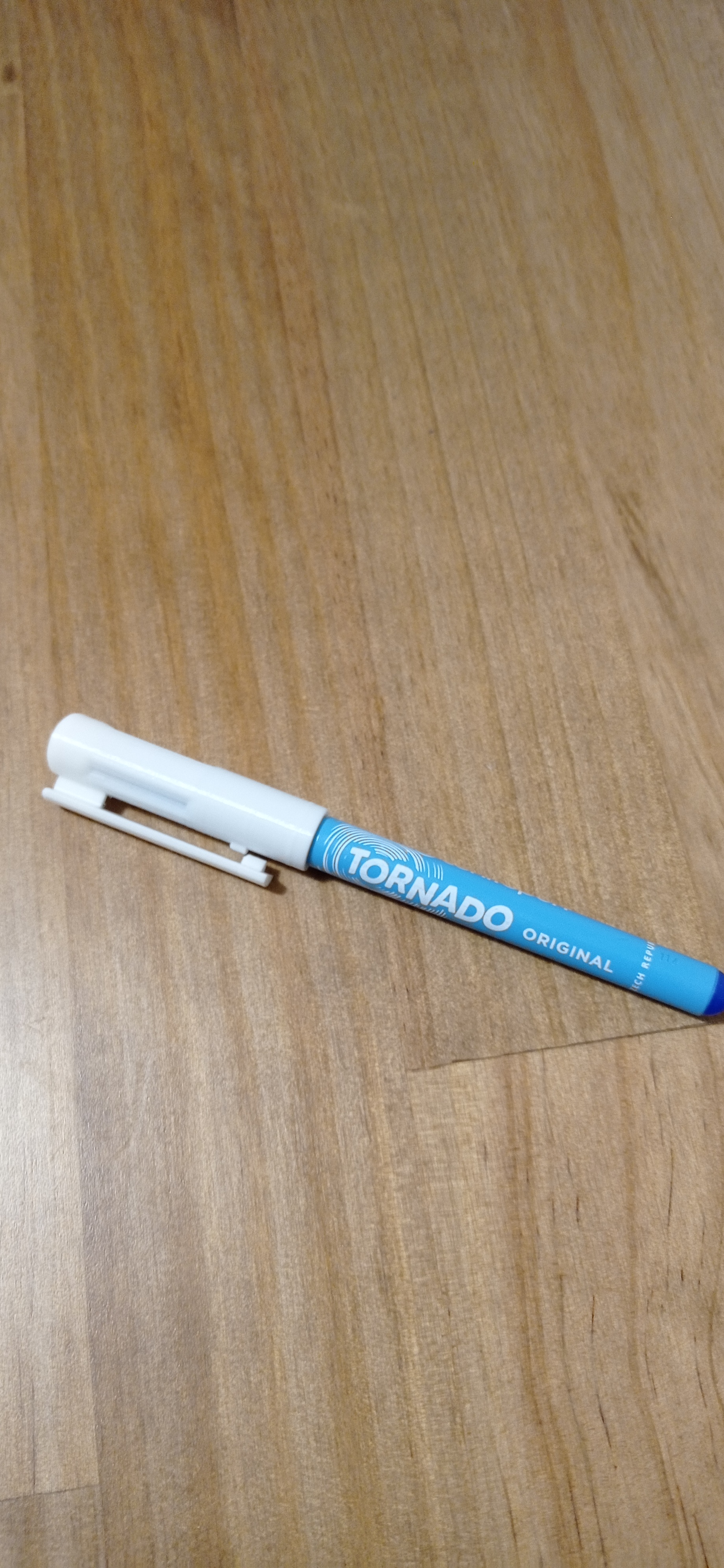 Vršek na pero Tornado