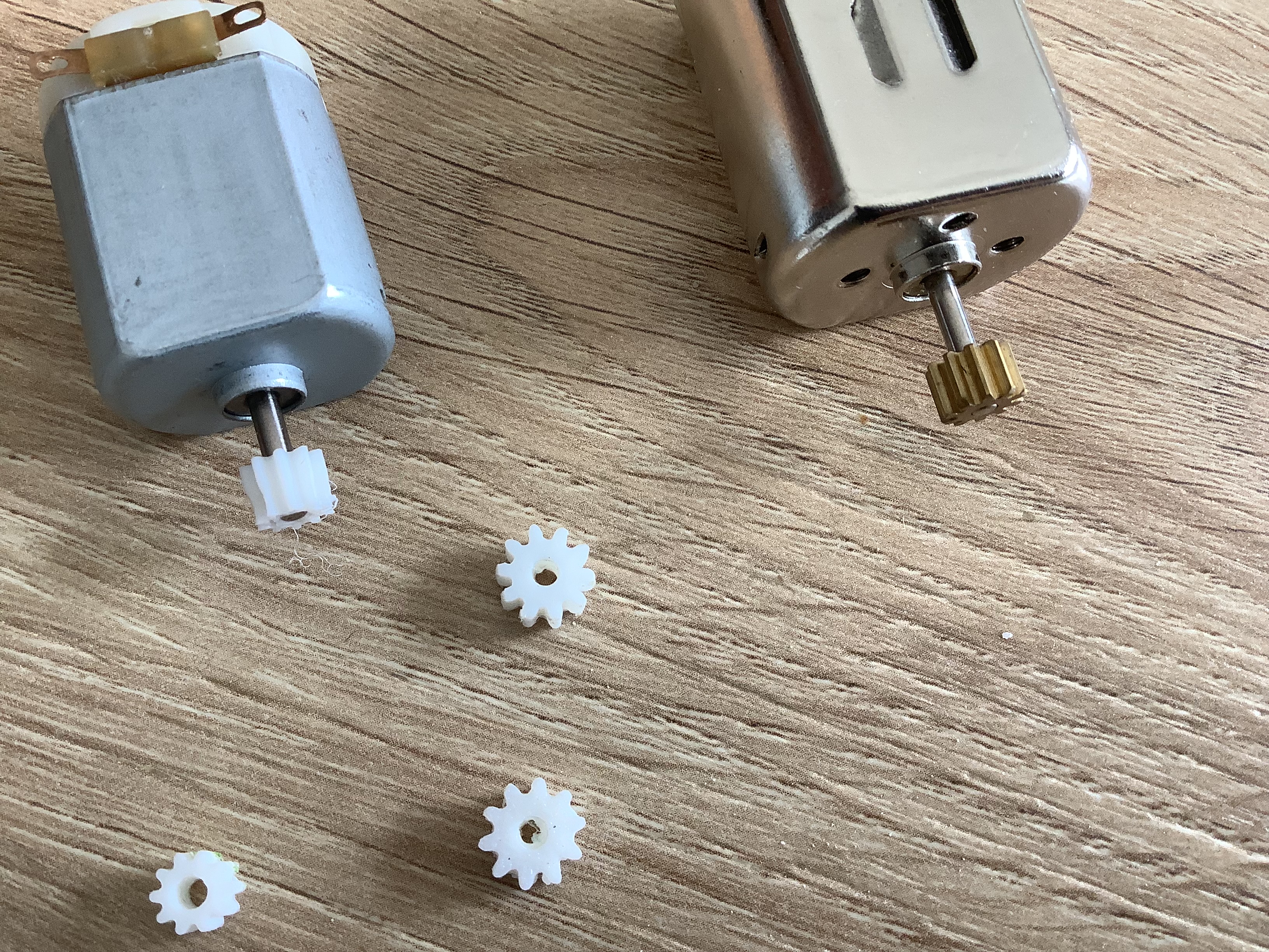 gear wheel for Arduino motor - Roue dentée pour moteur Arduino — miniatura 3