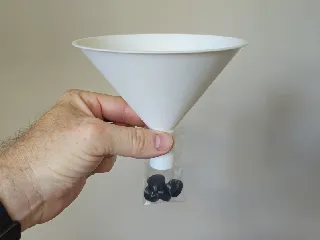 Funnel for filling bags