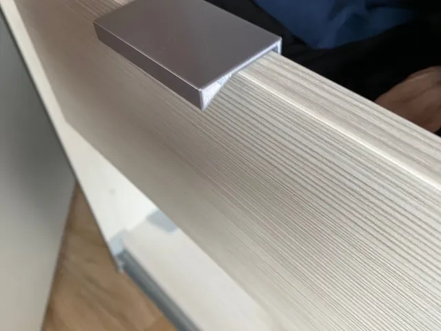 Small handle for drawer