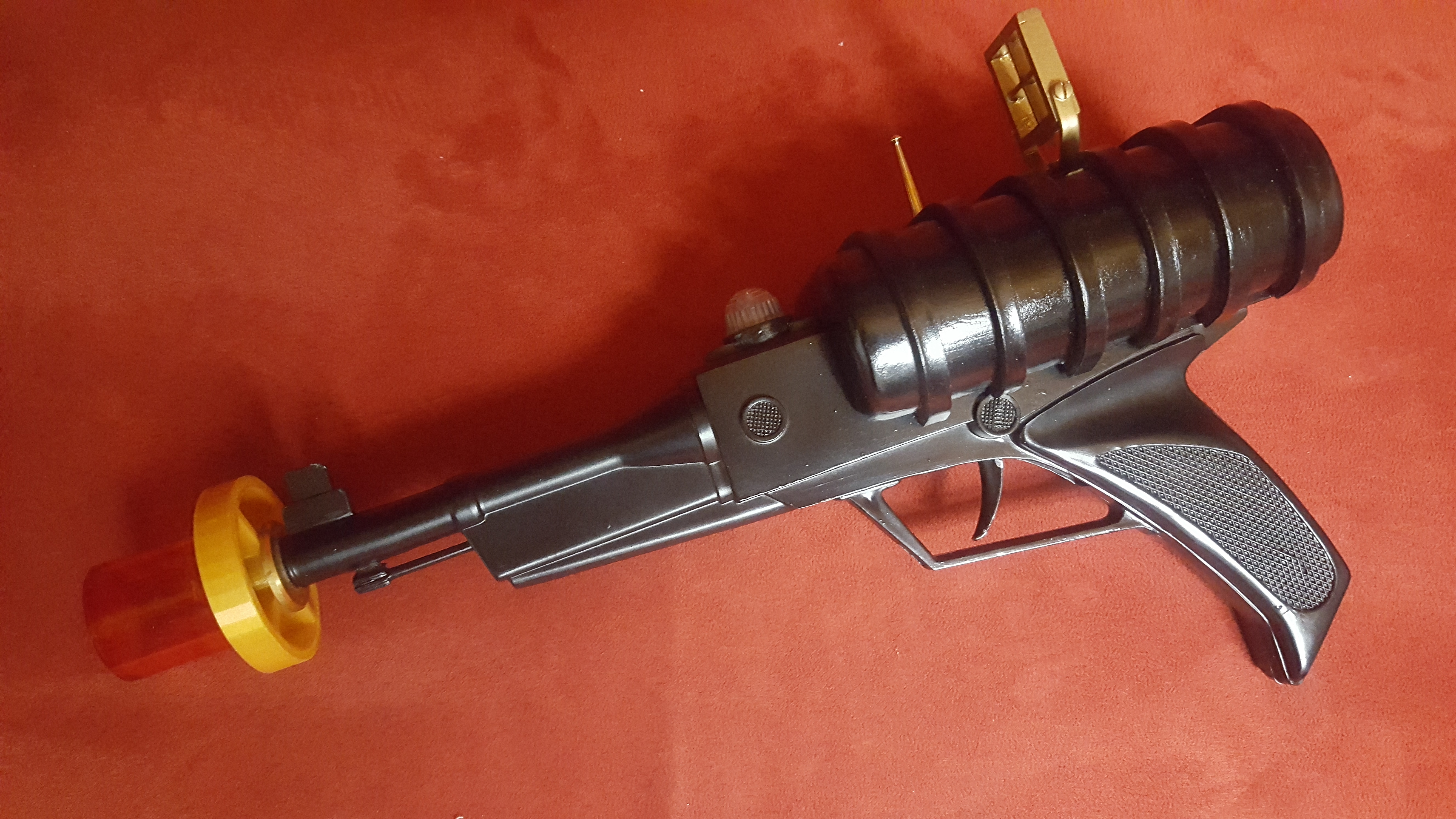 Lost in Space Season 1 Laser Gun Part