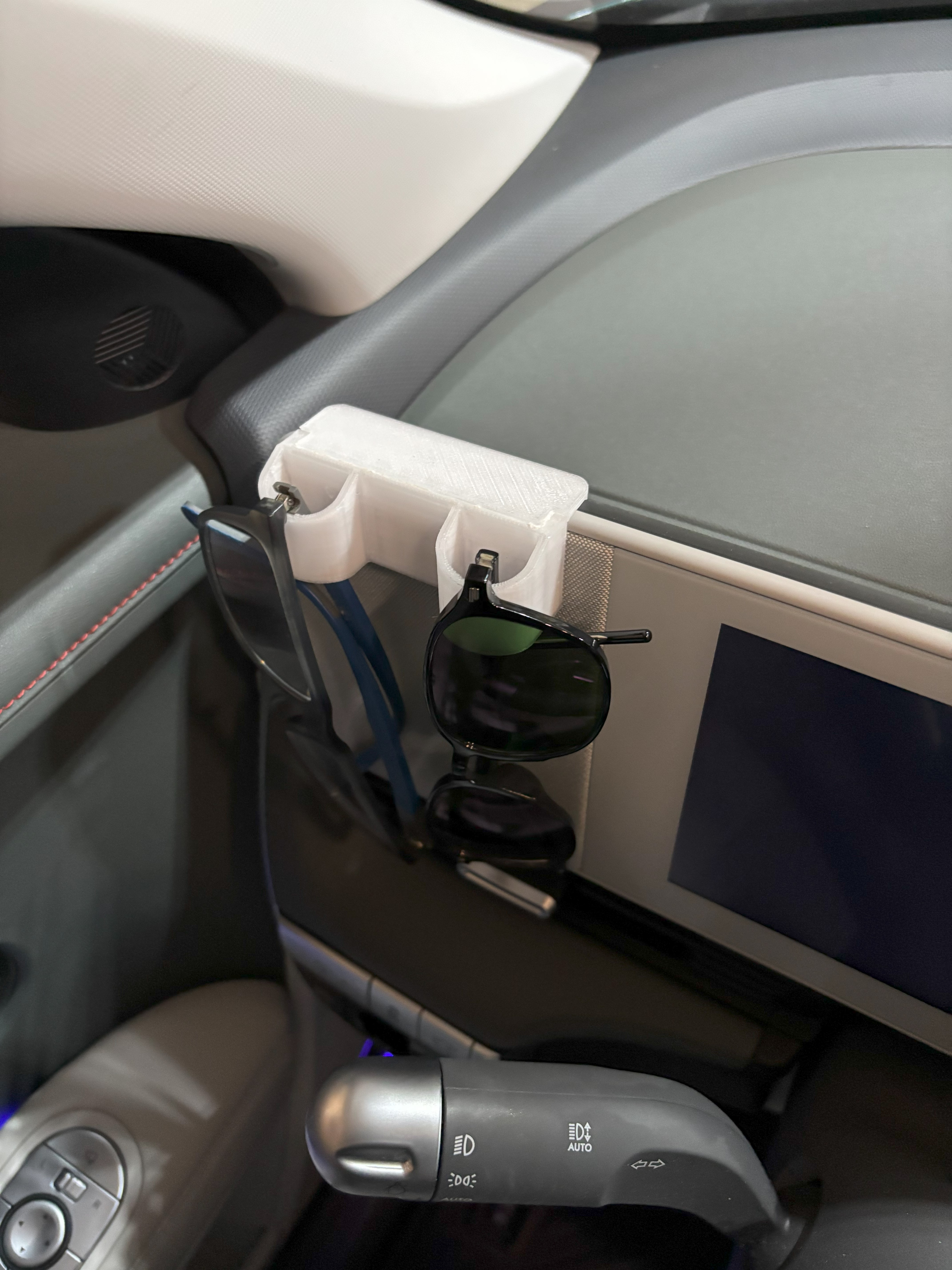 Hyundai Ioniq5 magnet board glasses loops