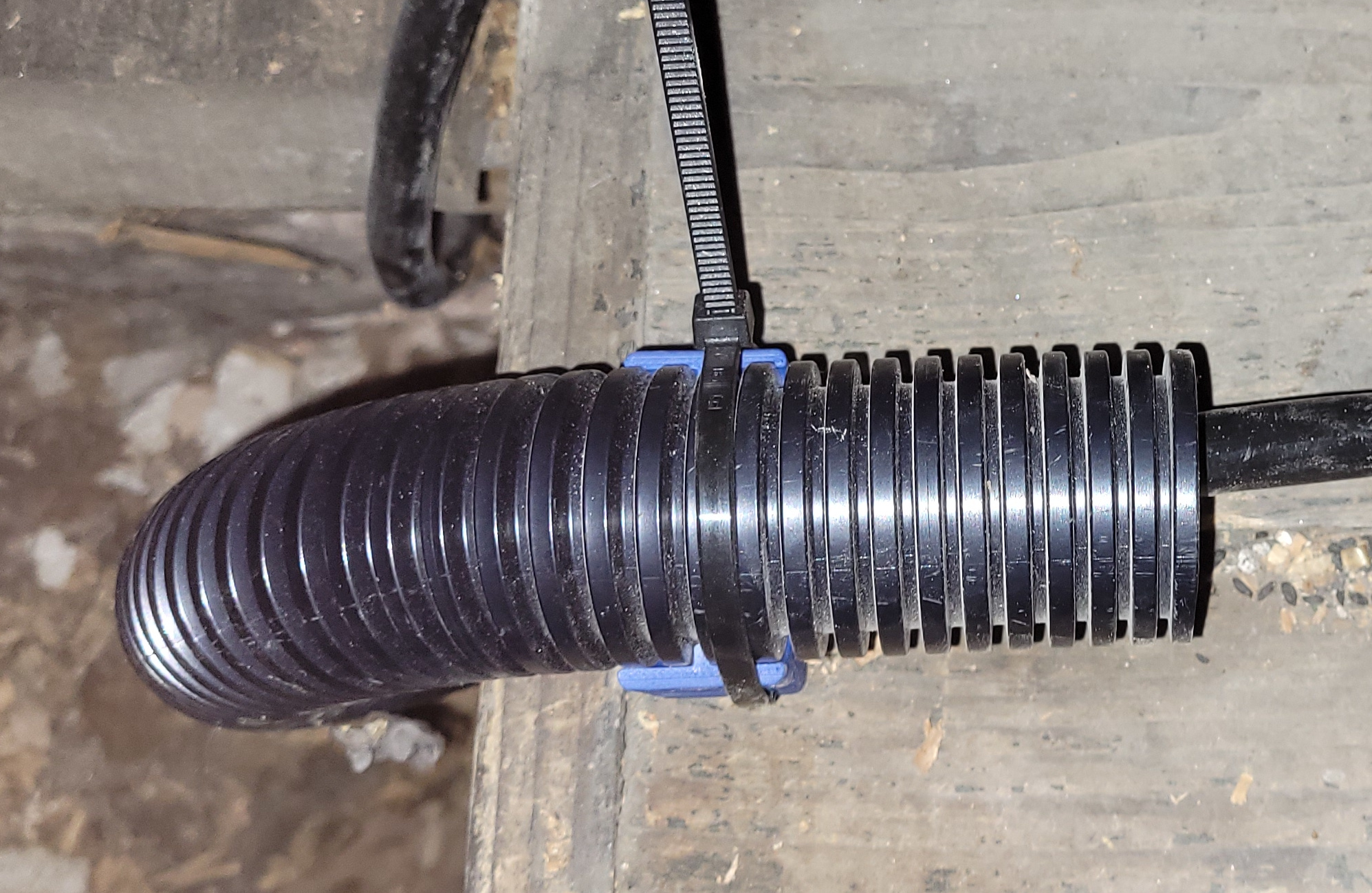 Flexible conduit holder 40