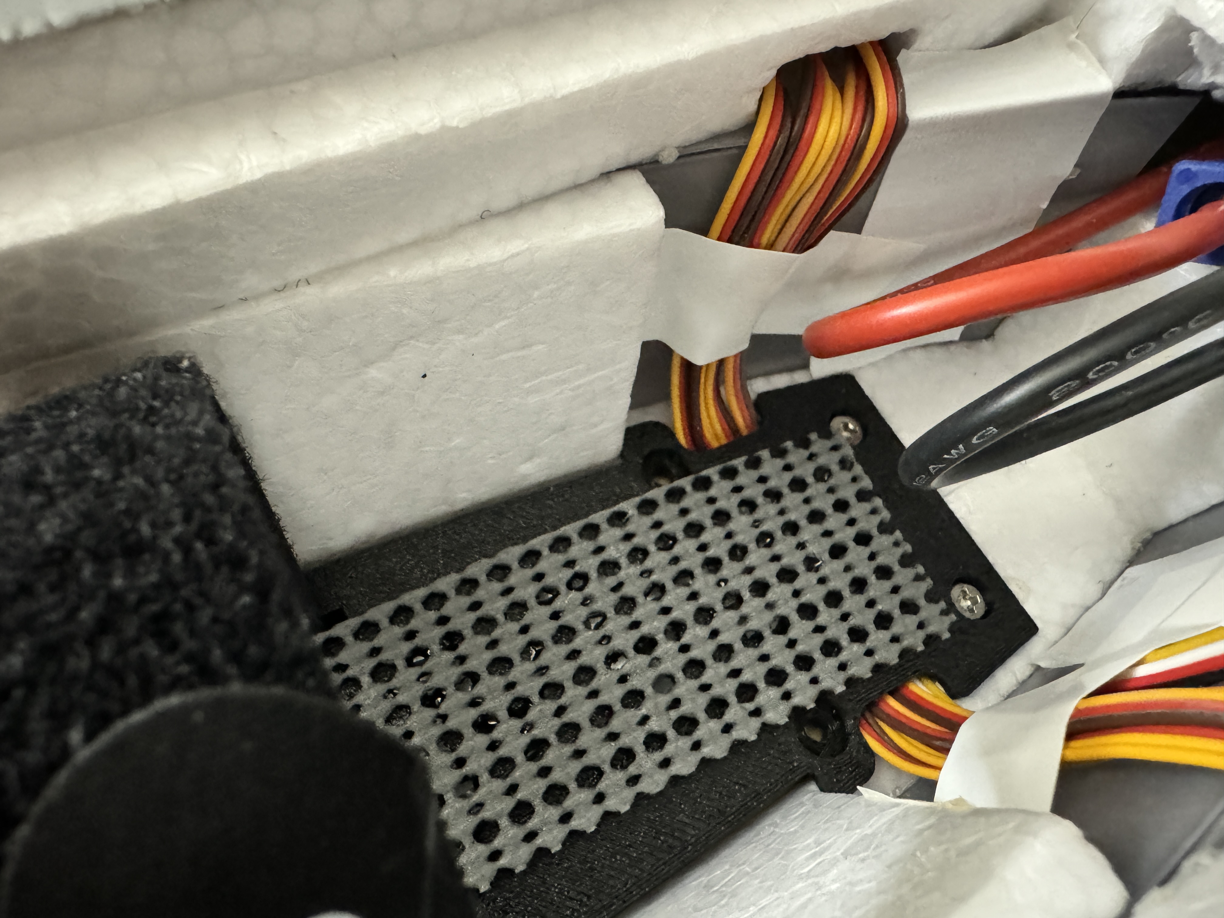Freewing F-22 70mm Battery Tray