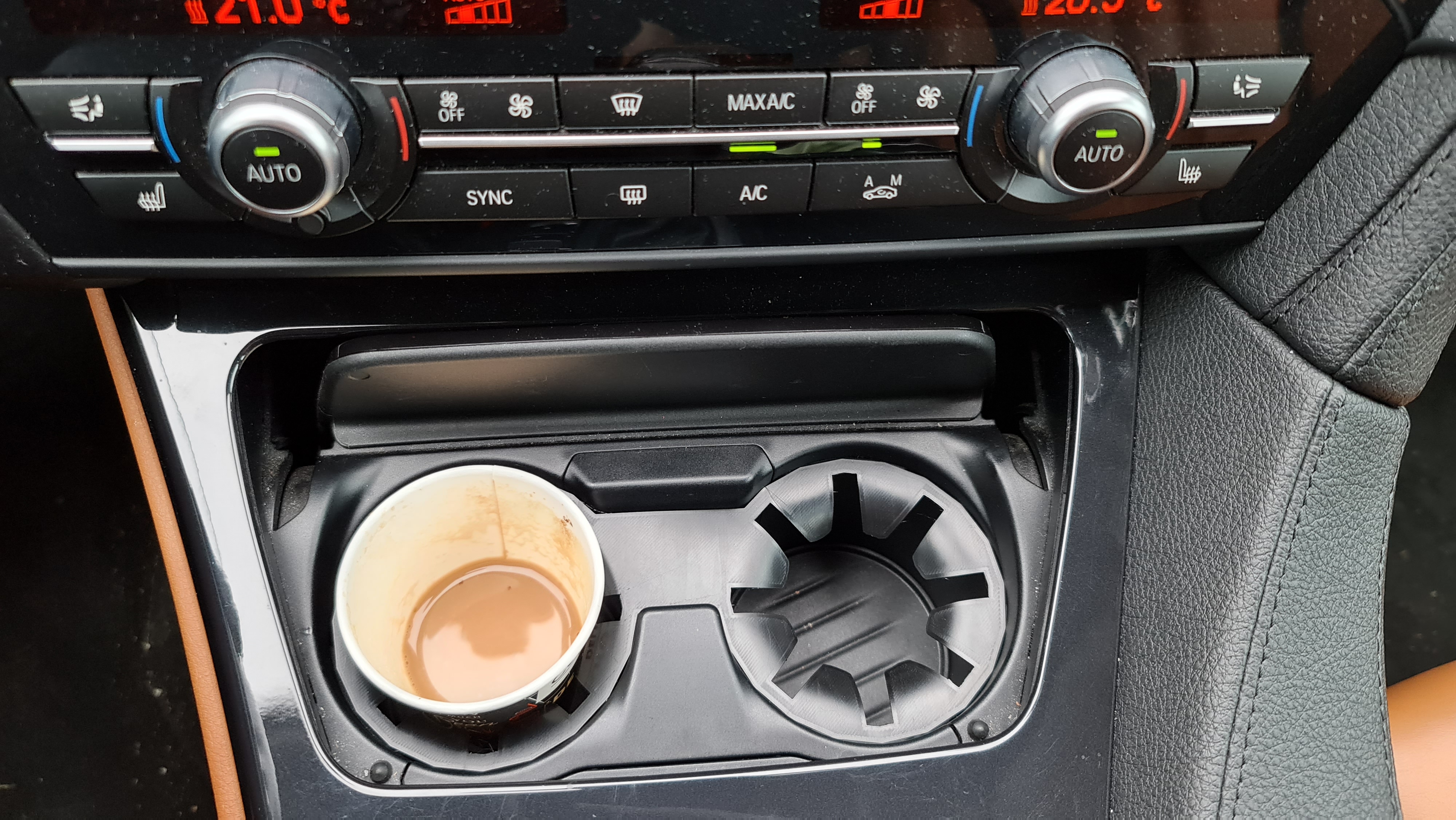 BMW 640 redukce pro držák nápojů