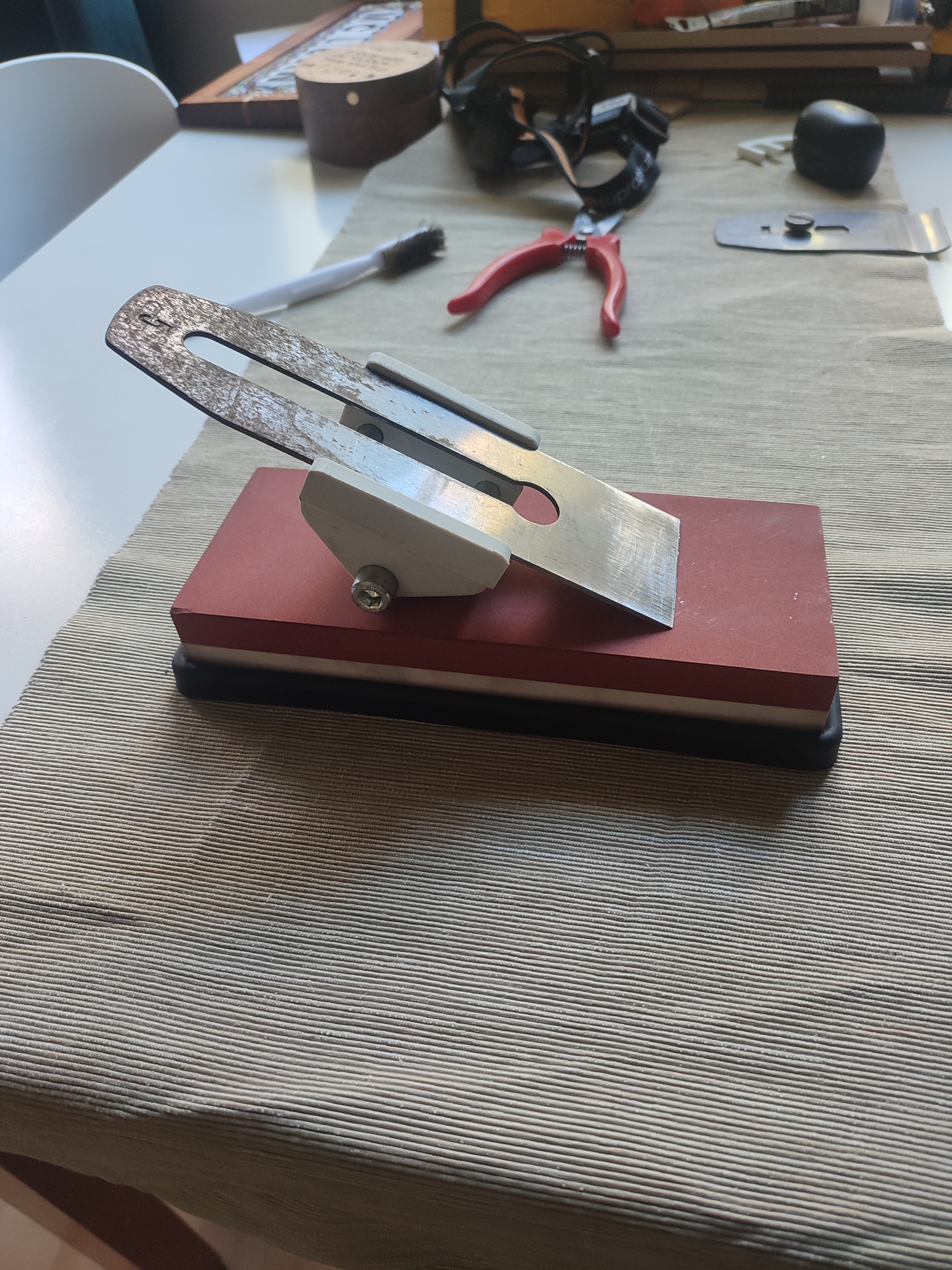 Chisel/ handplane blade sharpening jig