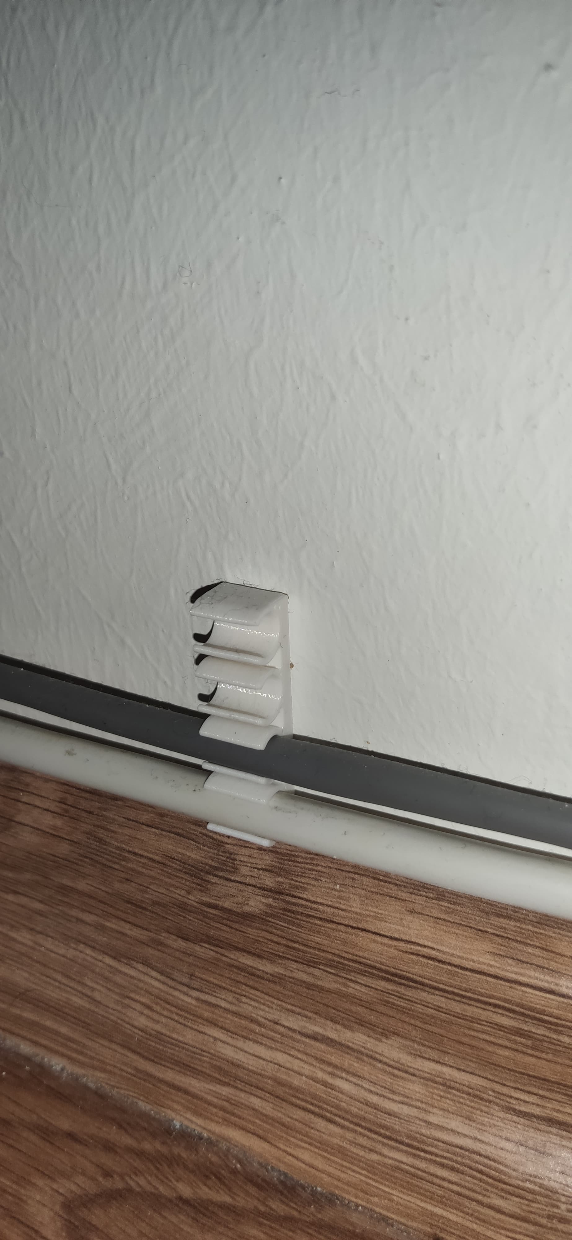 Clip to wall - Speaker cable, UTP, USB, Ethernet, power plug ...