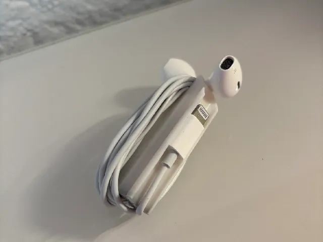 Apple earpods / earbuds holder, cable wrap (lightning)