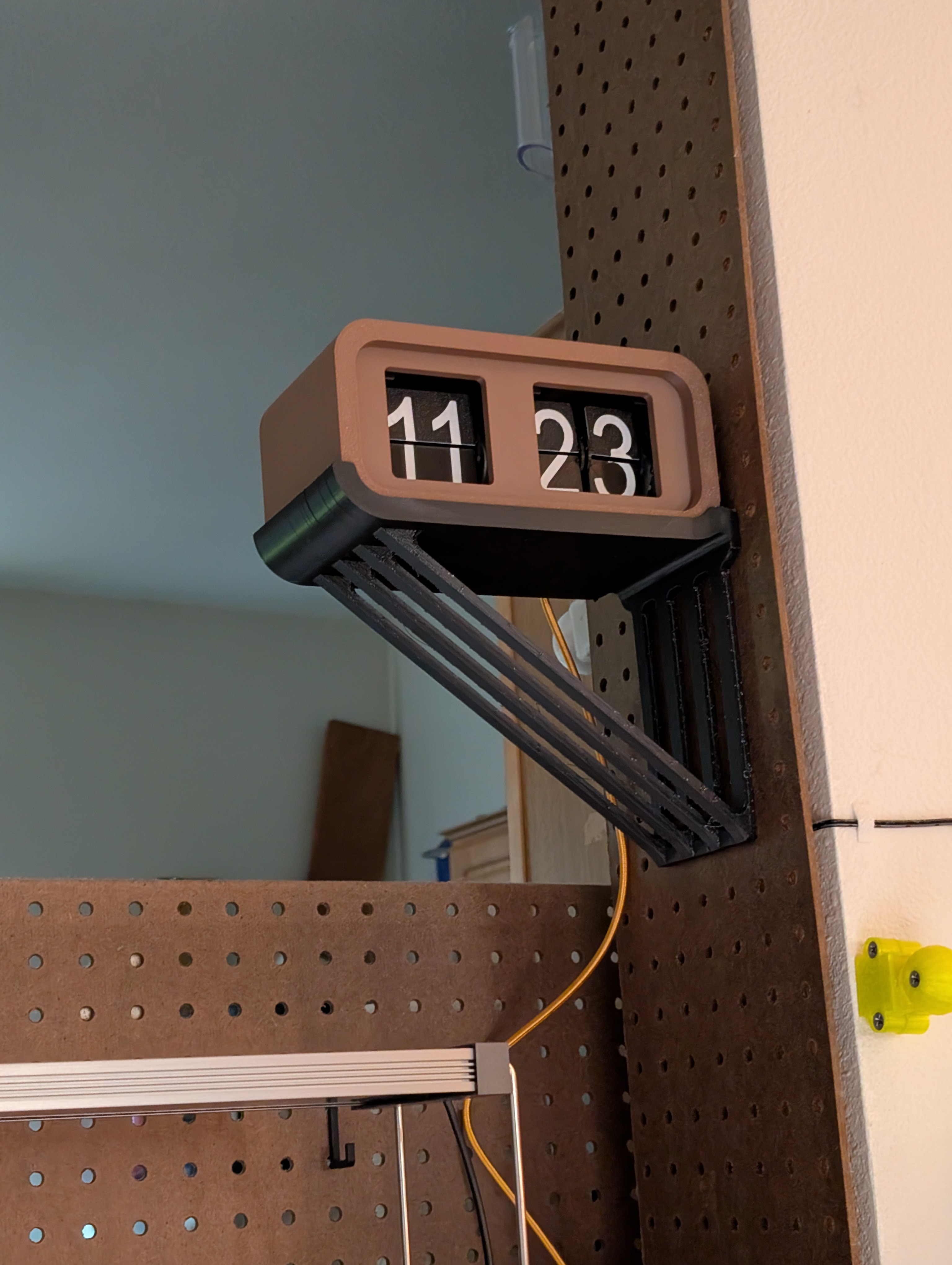 Flip Clock (With housing) Pegboard shelf by B20bob Download free STL