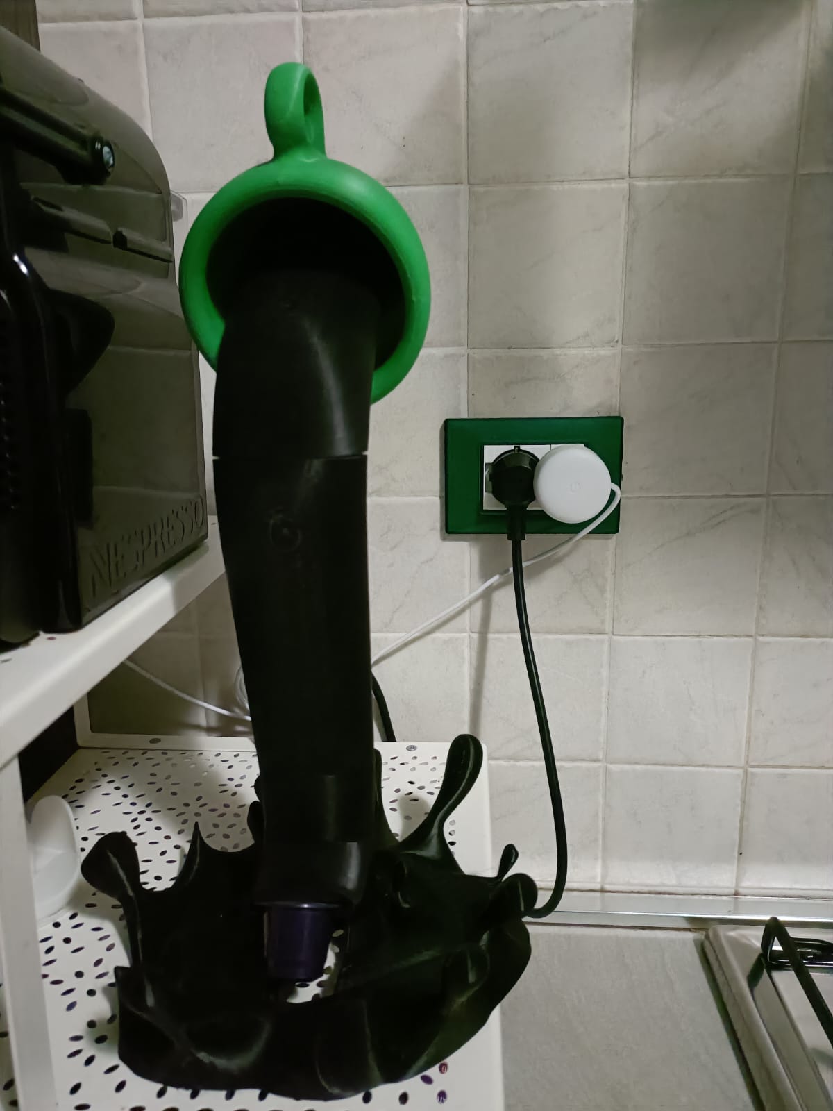 Floating cup Nespresso Caps Dispenser