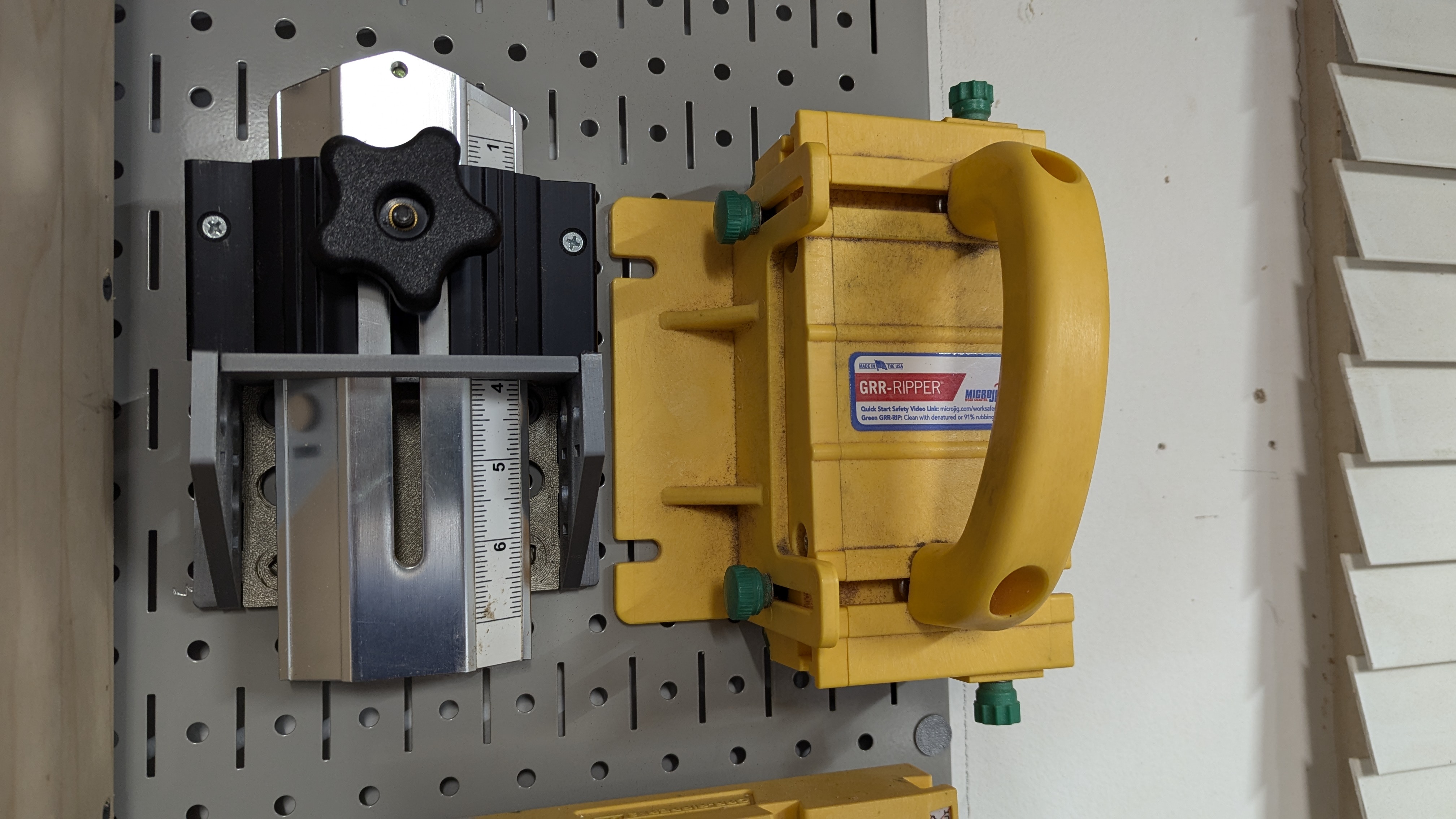 Miniatura 5 do modelo 3D MicroJig GRR-RIPPER Wall Control Mount
