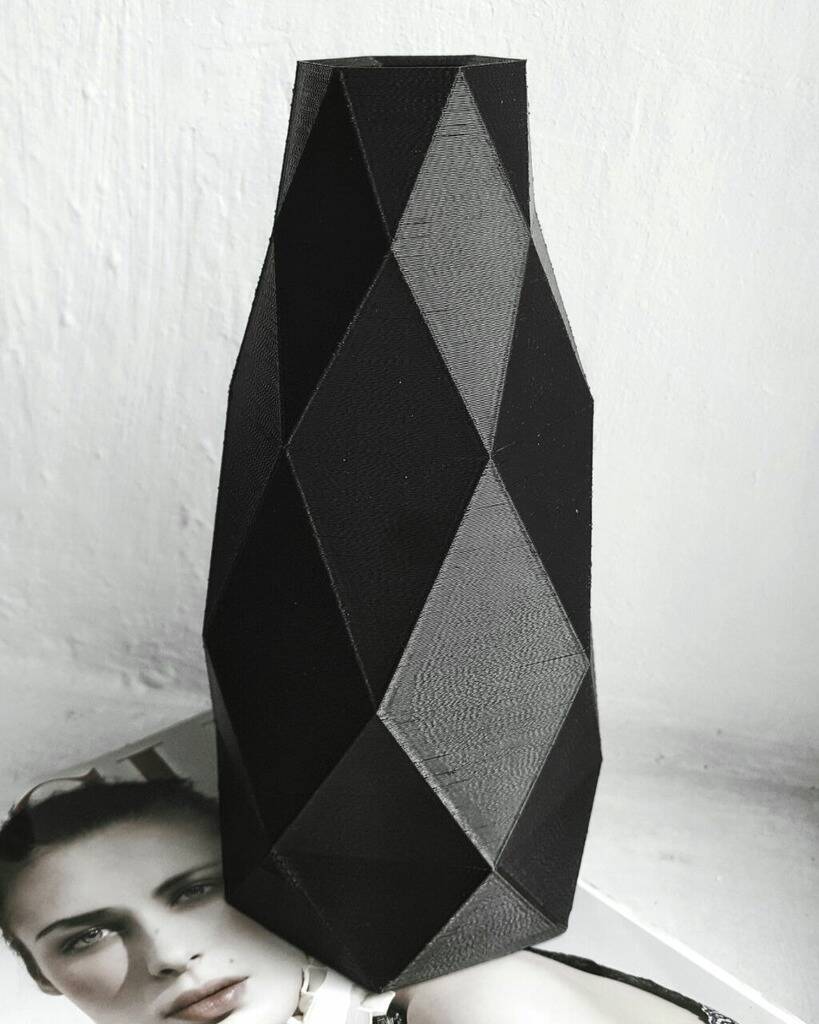 Miniatura 2 do modelo 3D Faceted Vase