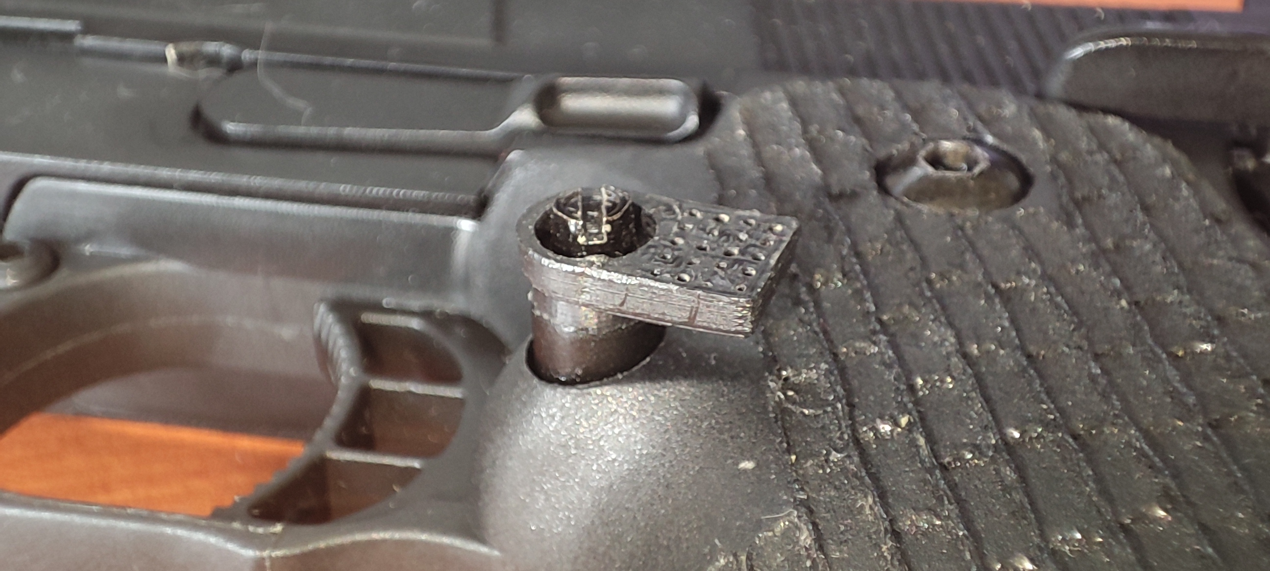 Army Armament R504 extended mag release tab