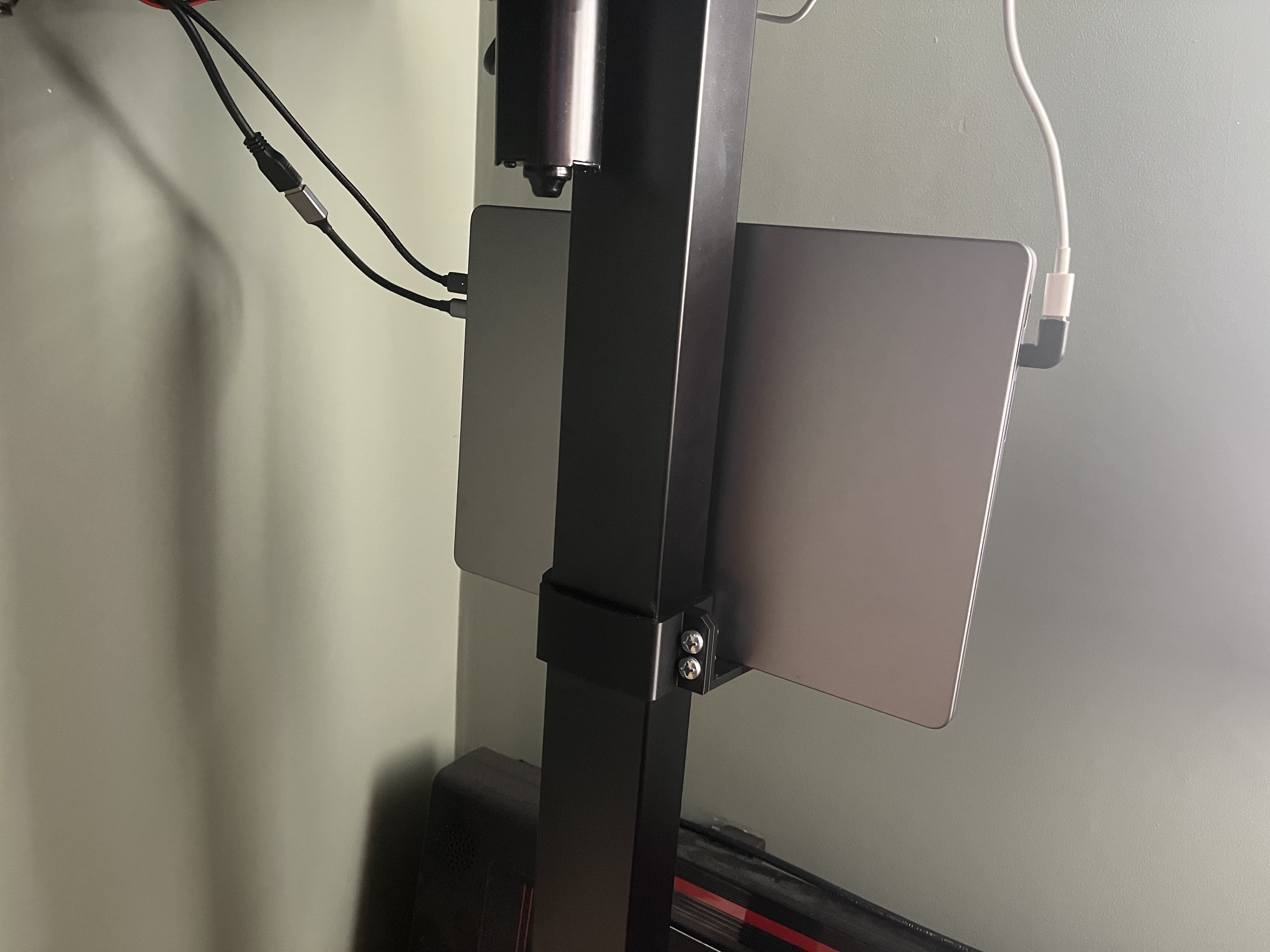 Standing Desk Laptop Leg Holder