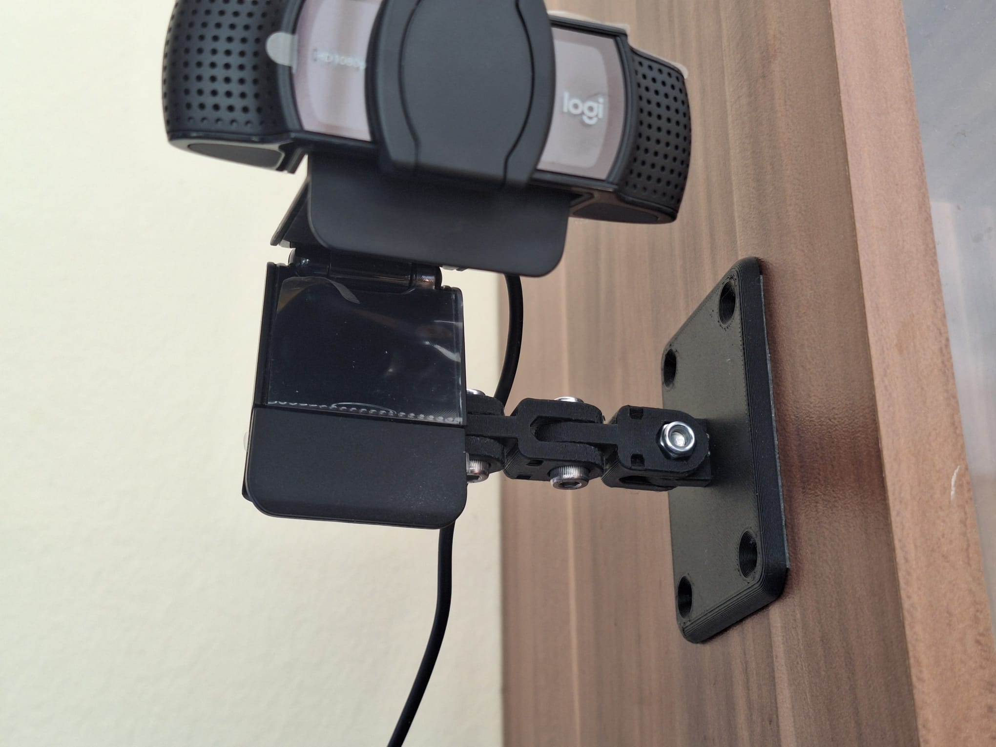 Wall mount for Sneaks' articulating mount system