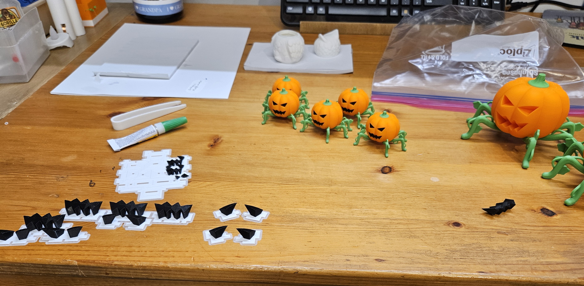 Crawling Pumpkin with eyes and face multicolor