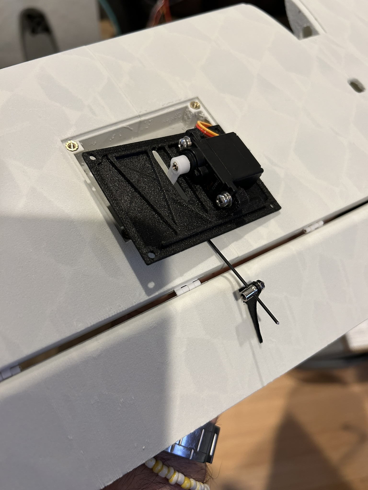 servo cover holder Corona929MG