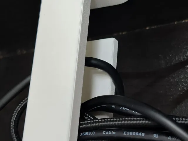 Multiple Cable Holder(No supports needed)