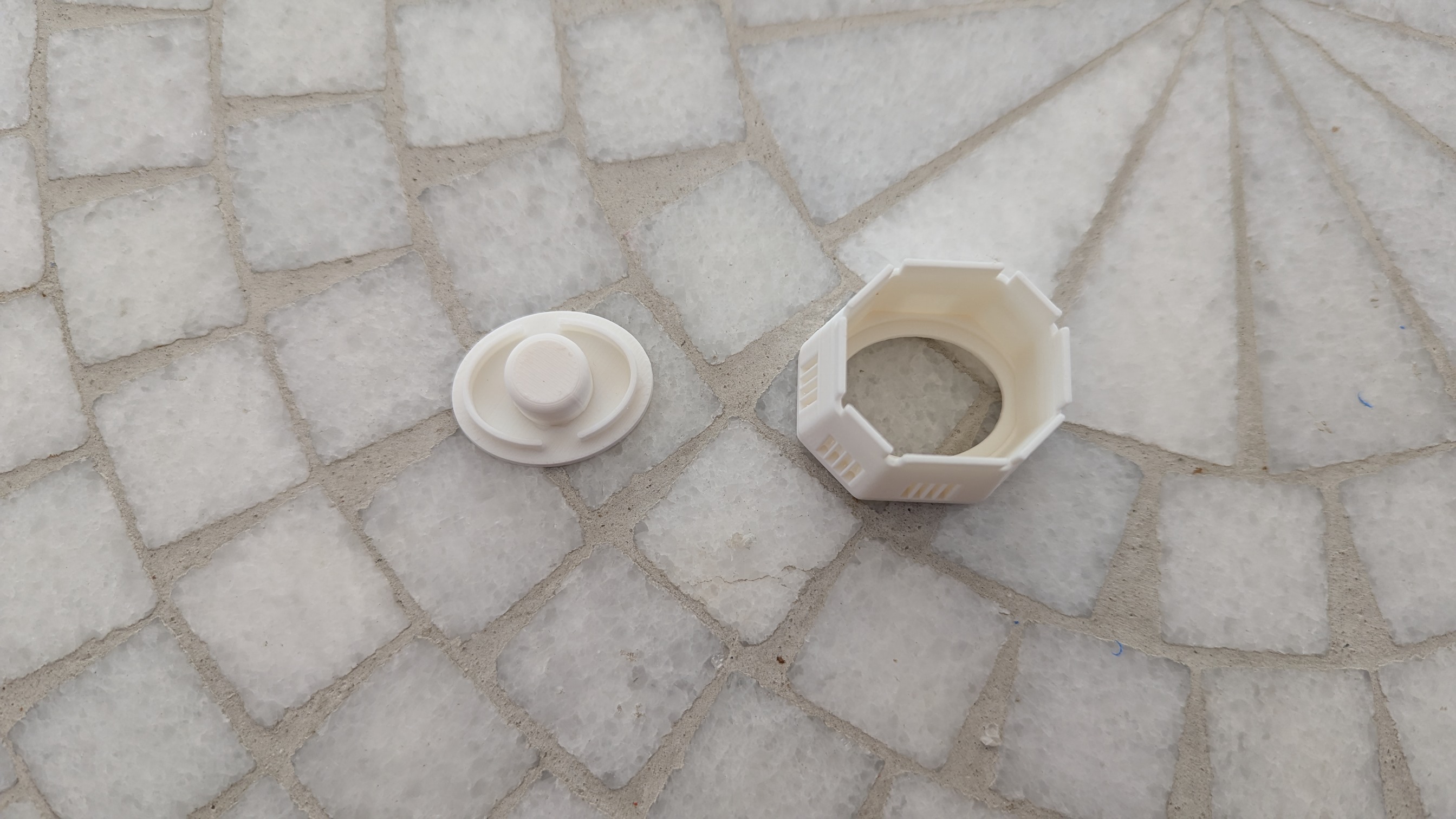 Buttcaps and Pallets for Tennis Racquets modeled after Head for Grip