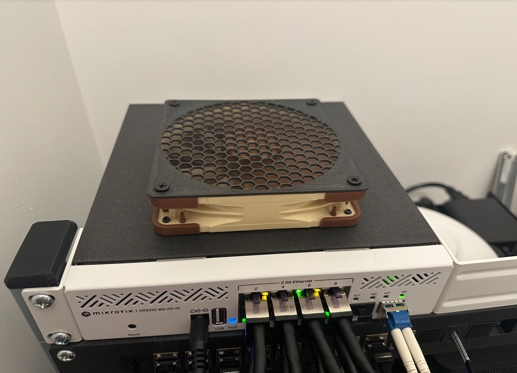 Microtik CRS310 cover with 120mm fan