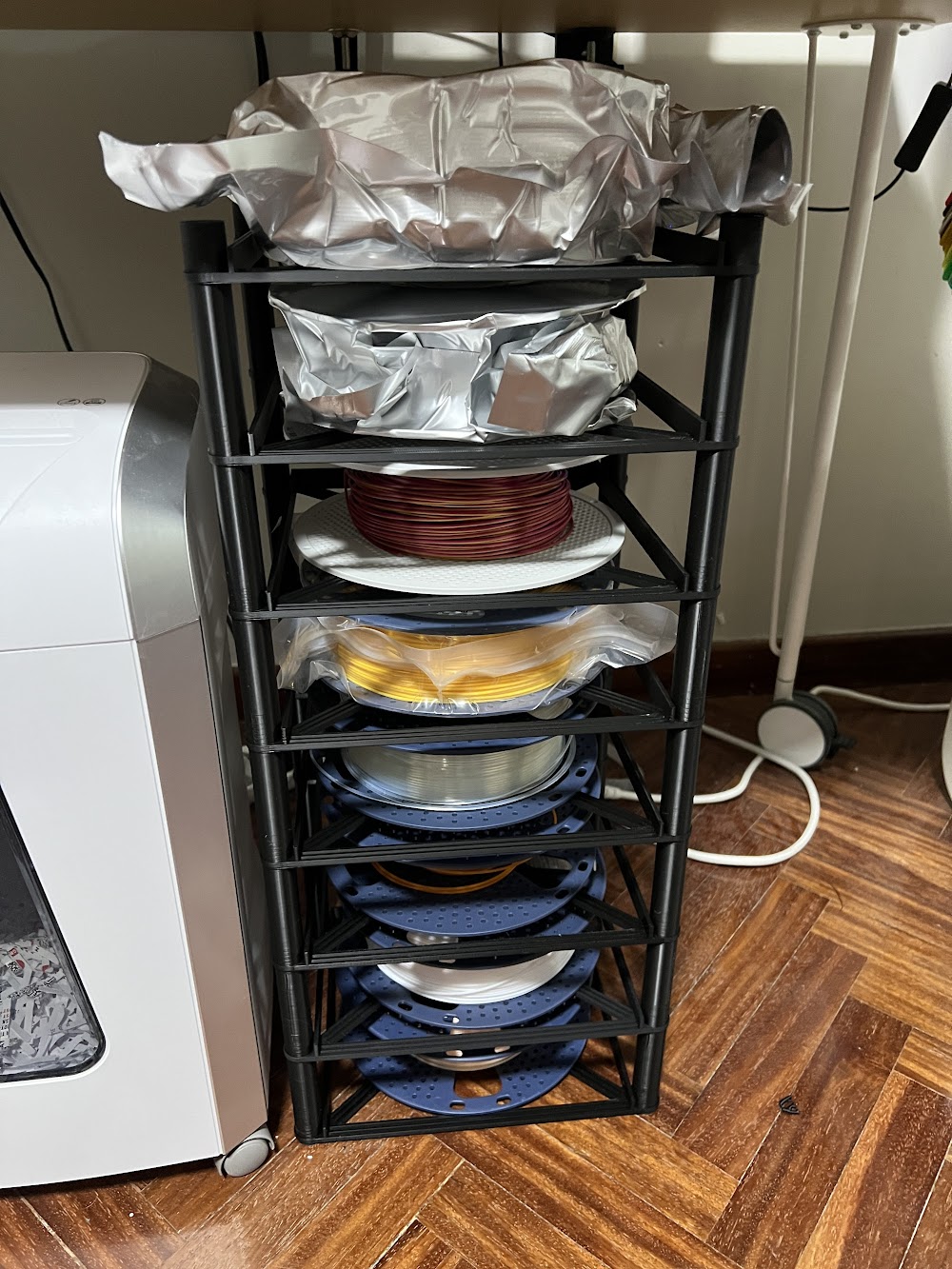 Modular BambuLab Filament Spool Rack – Infinite Stacking Design por ...