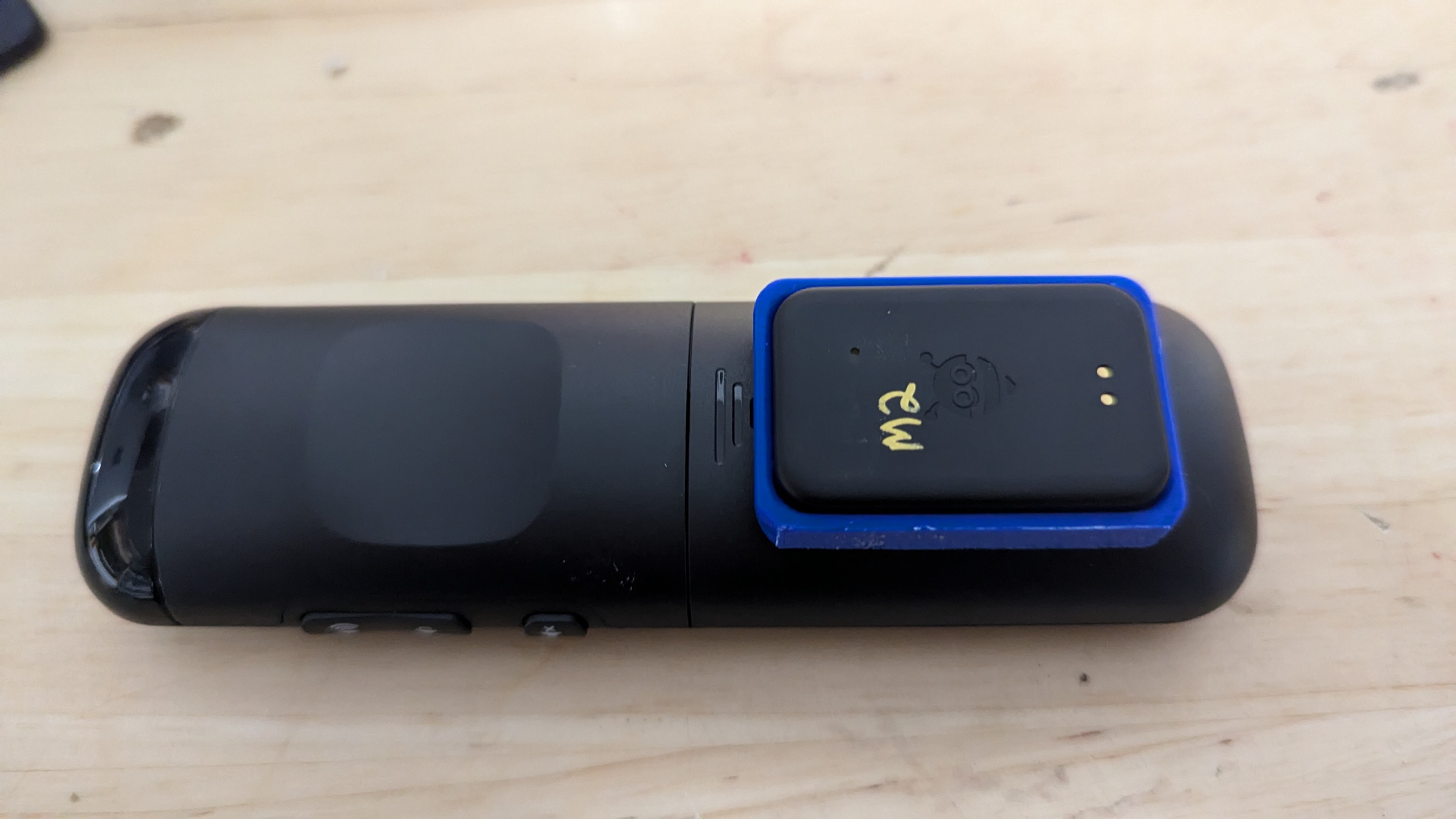 Peblebee Mount for Roku Remote