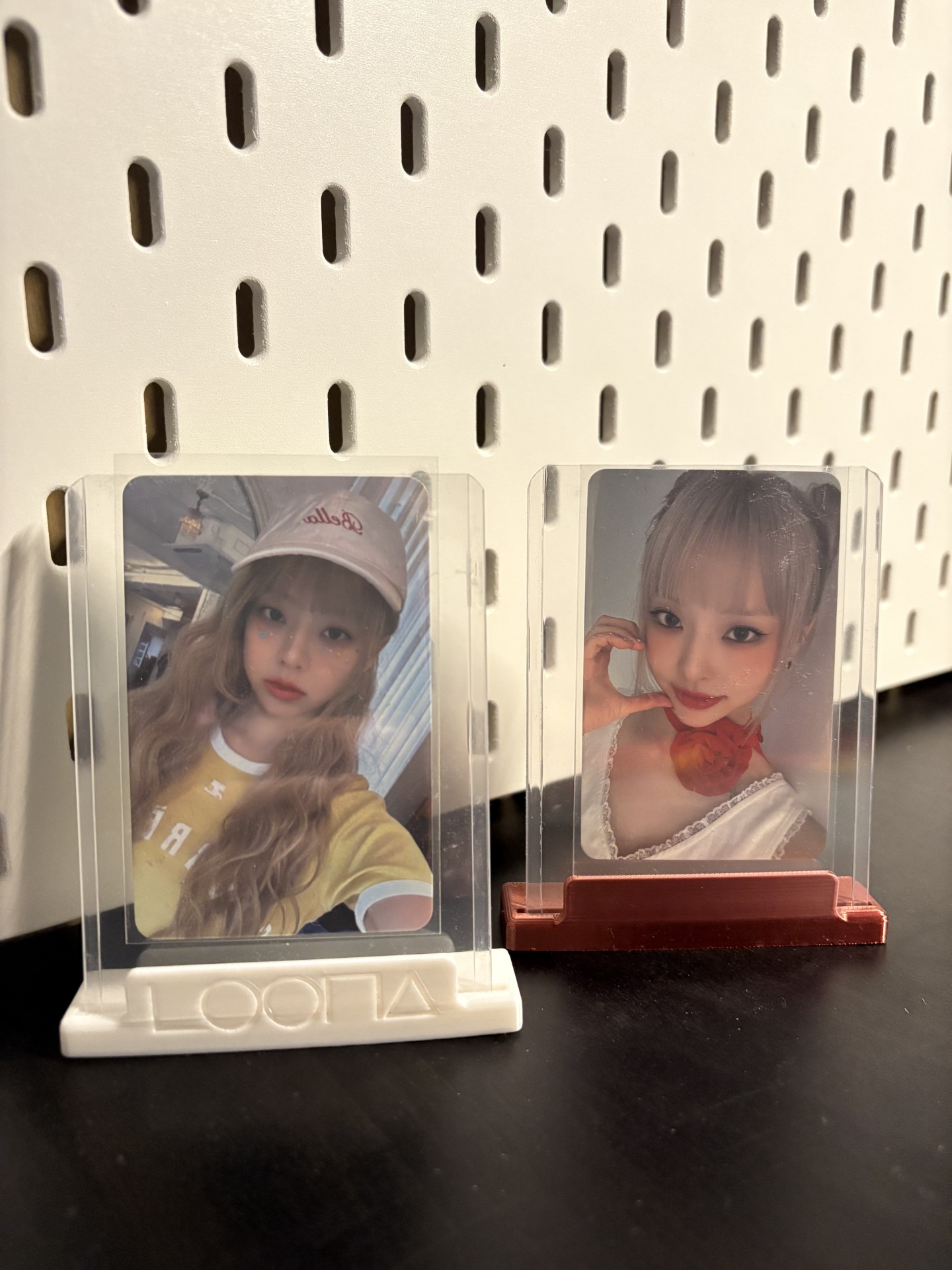 Toploader holder customizable