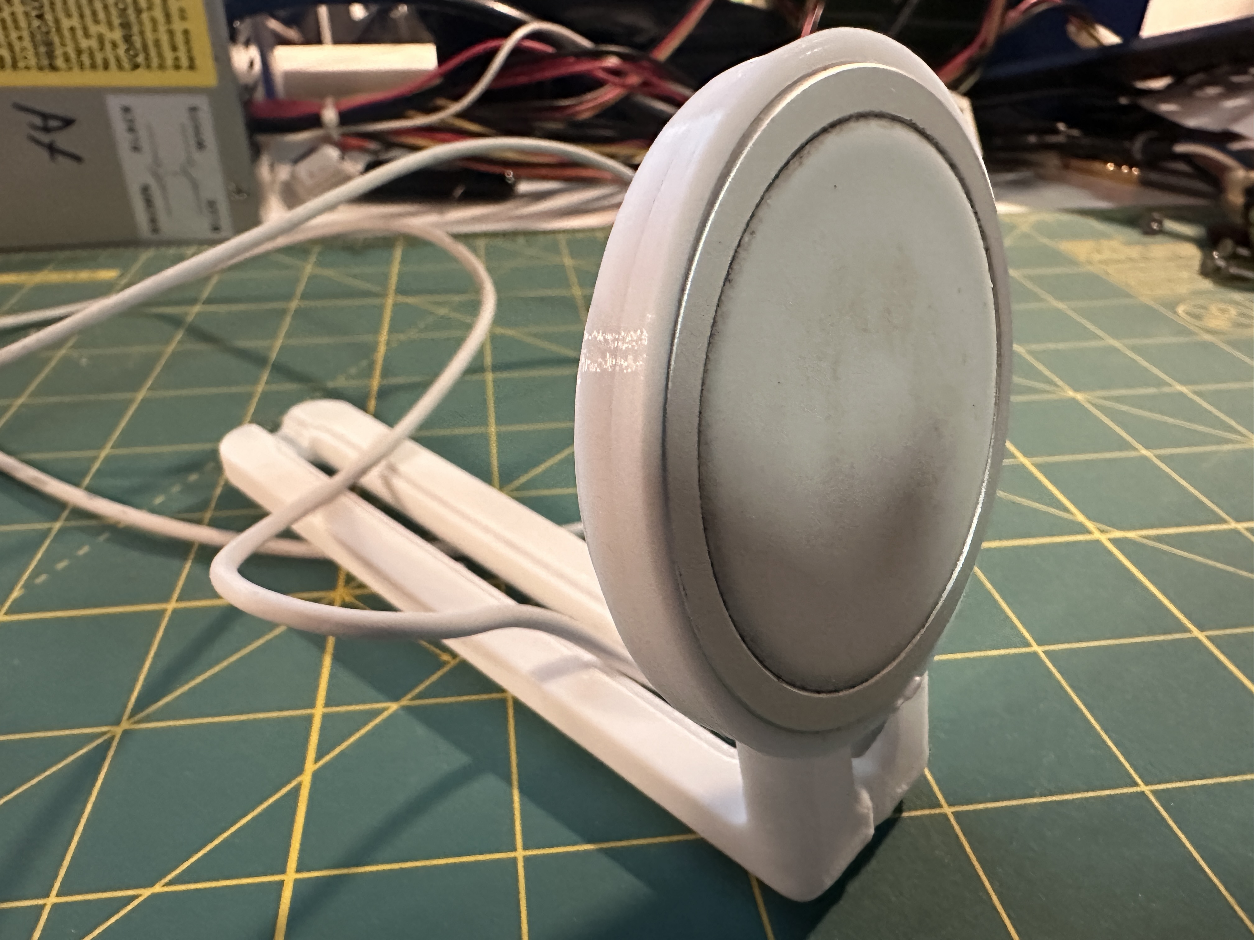 Remix of Raz's MagSafe Charger Stand