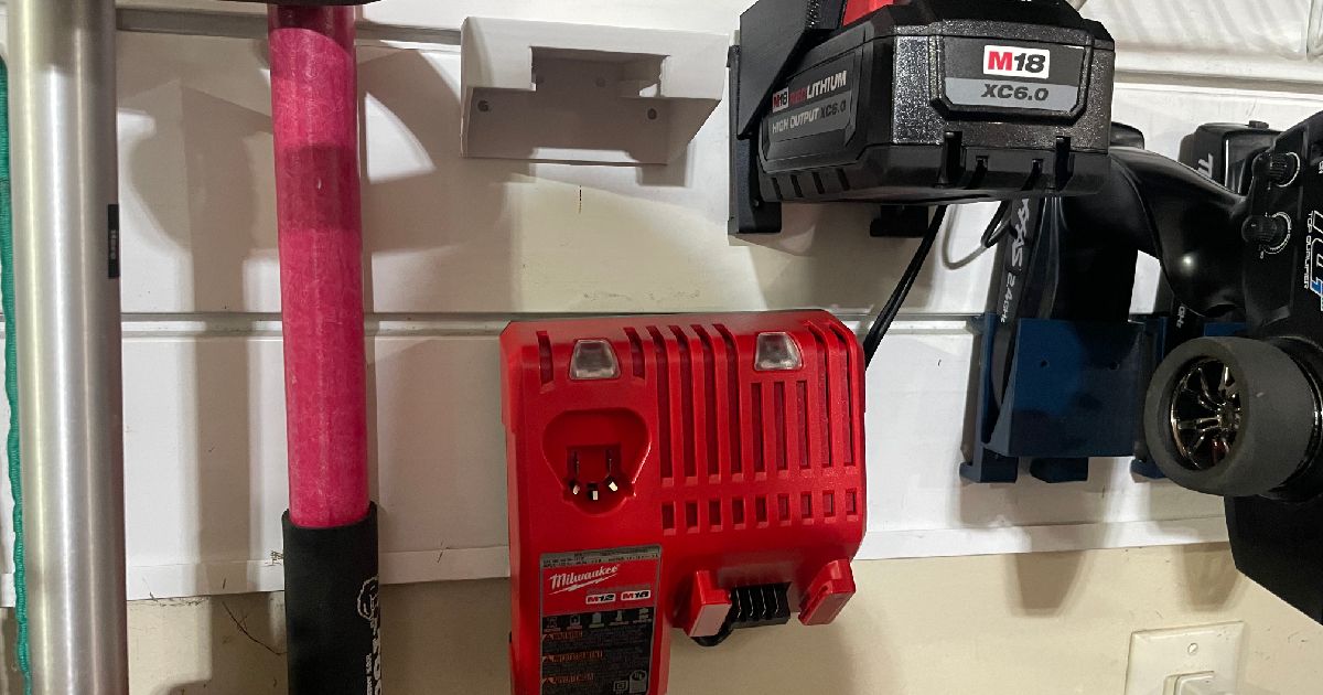 M18 Horizontal Battery Holder for Slat Wall por Wagonbacker9 ...
