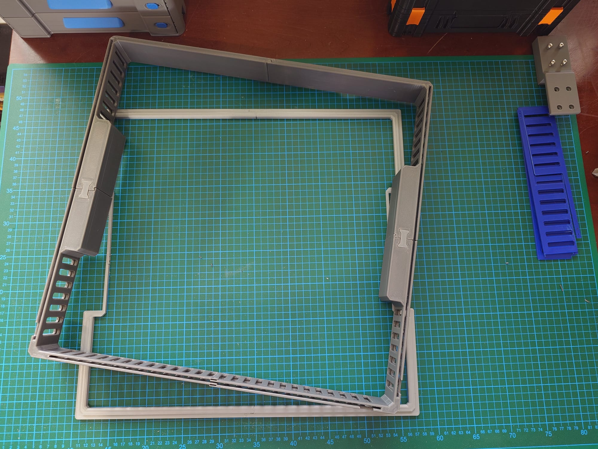 Qidi Plus 4 Closeable Ventilated Riser by 3D Mad Mesh | Printables Store